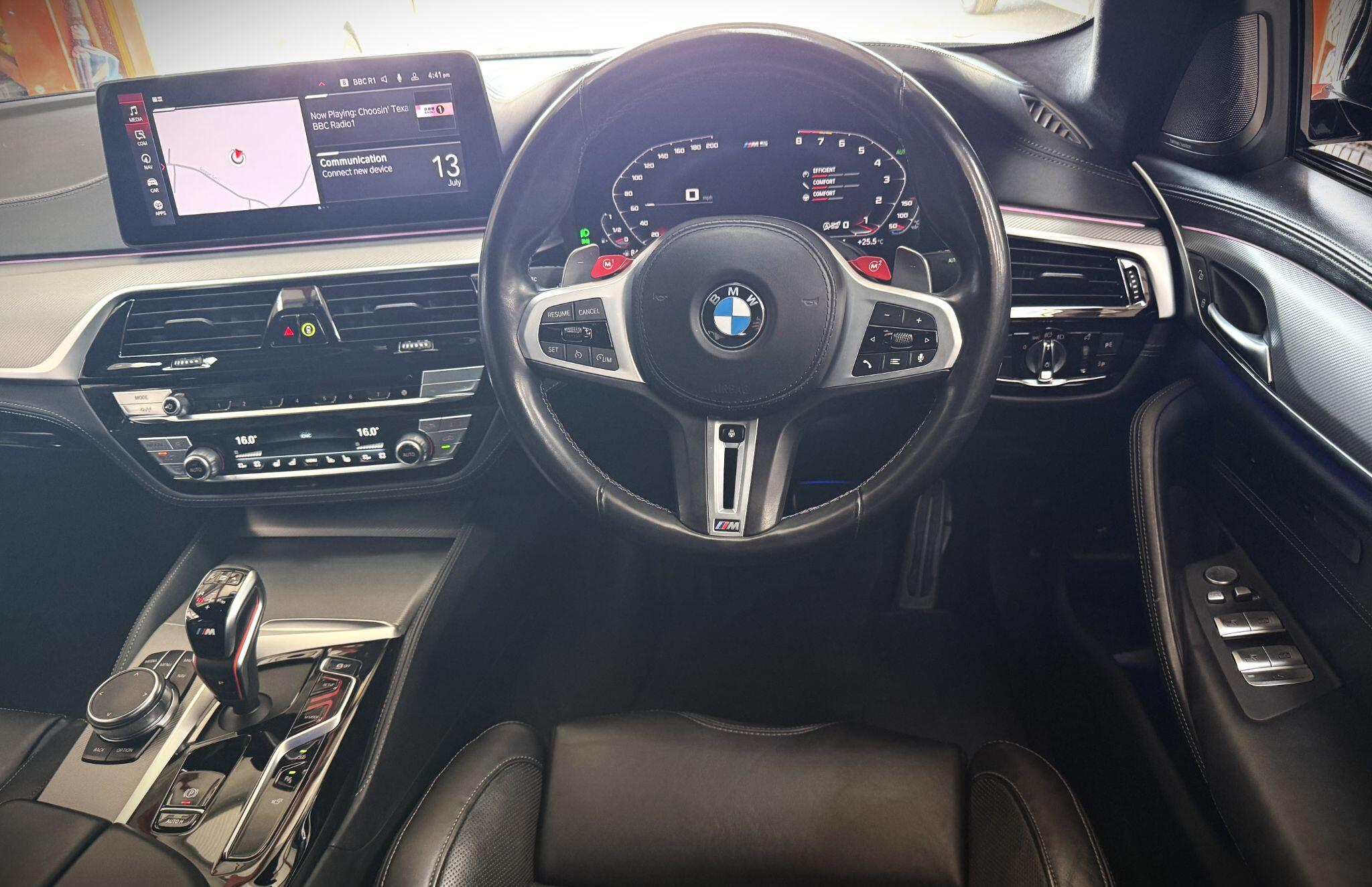 BMW M5 view 5