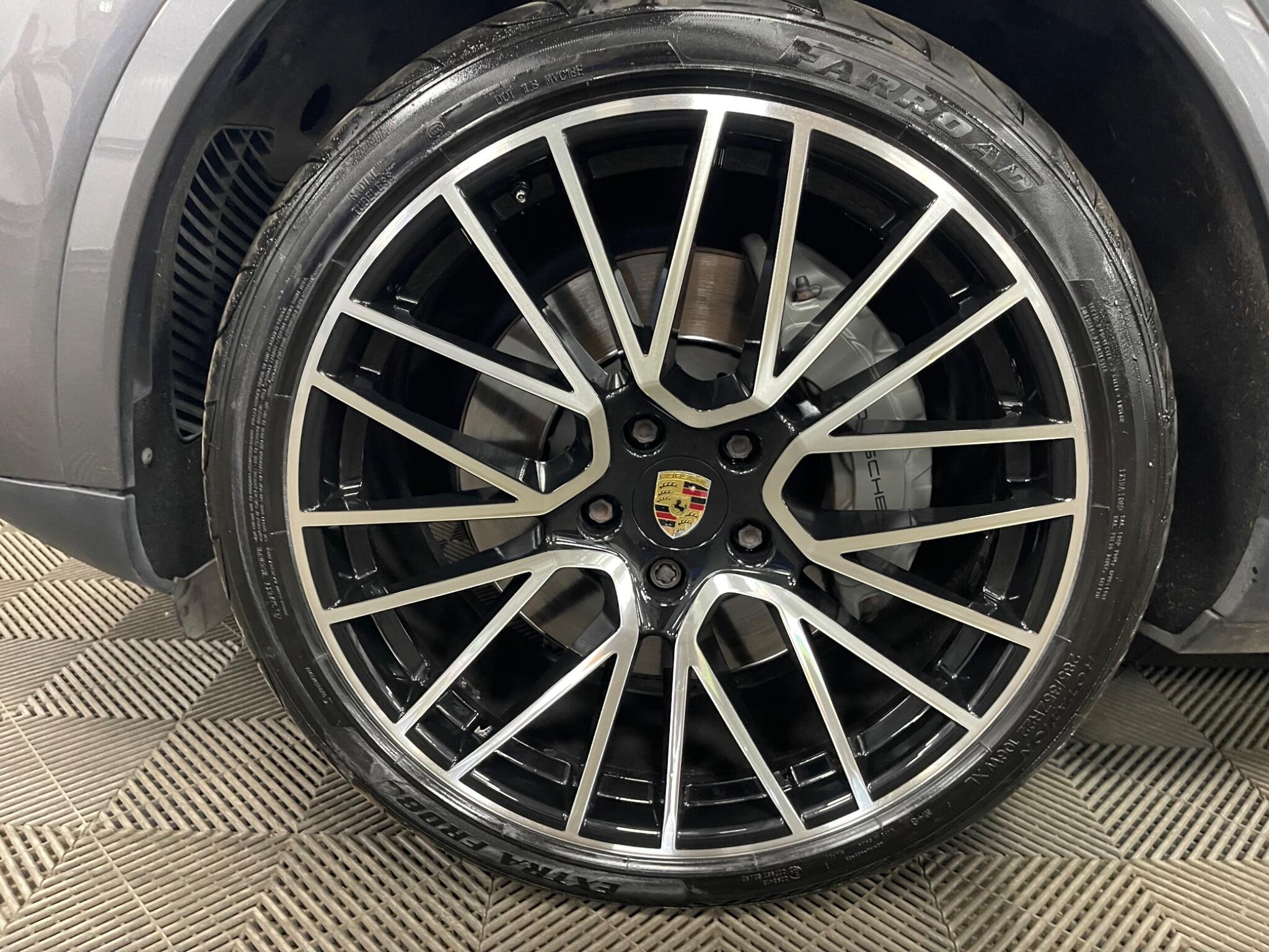Porsche Cayenne view 52