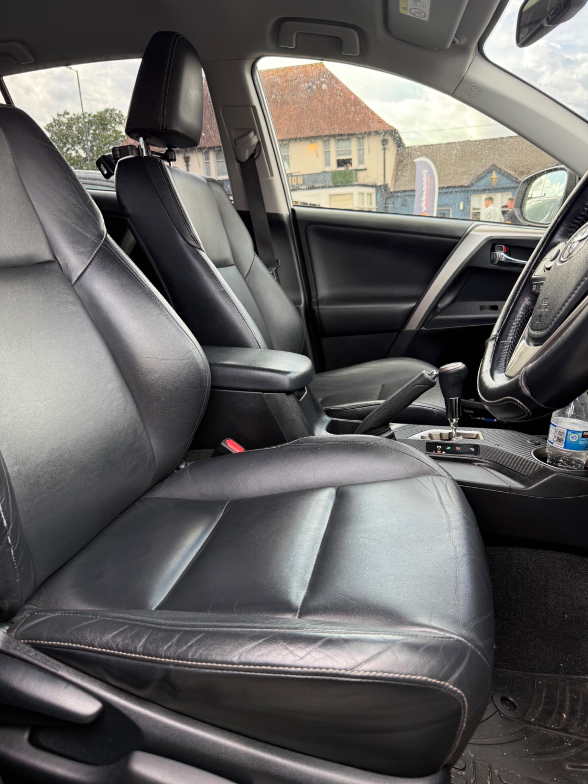 Toyota Rav4 view 10