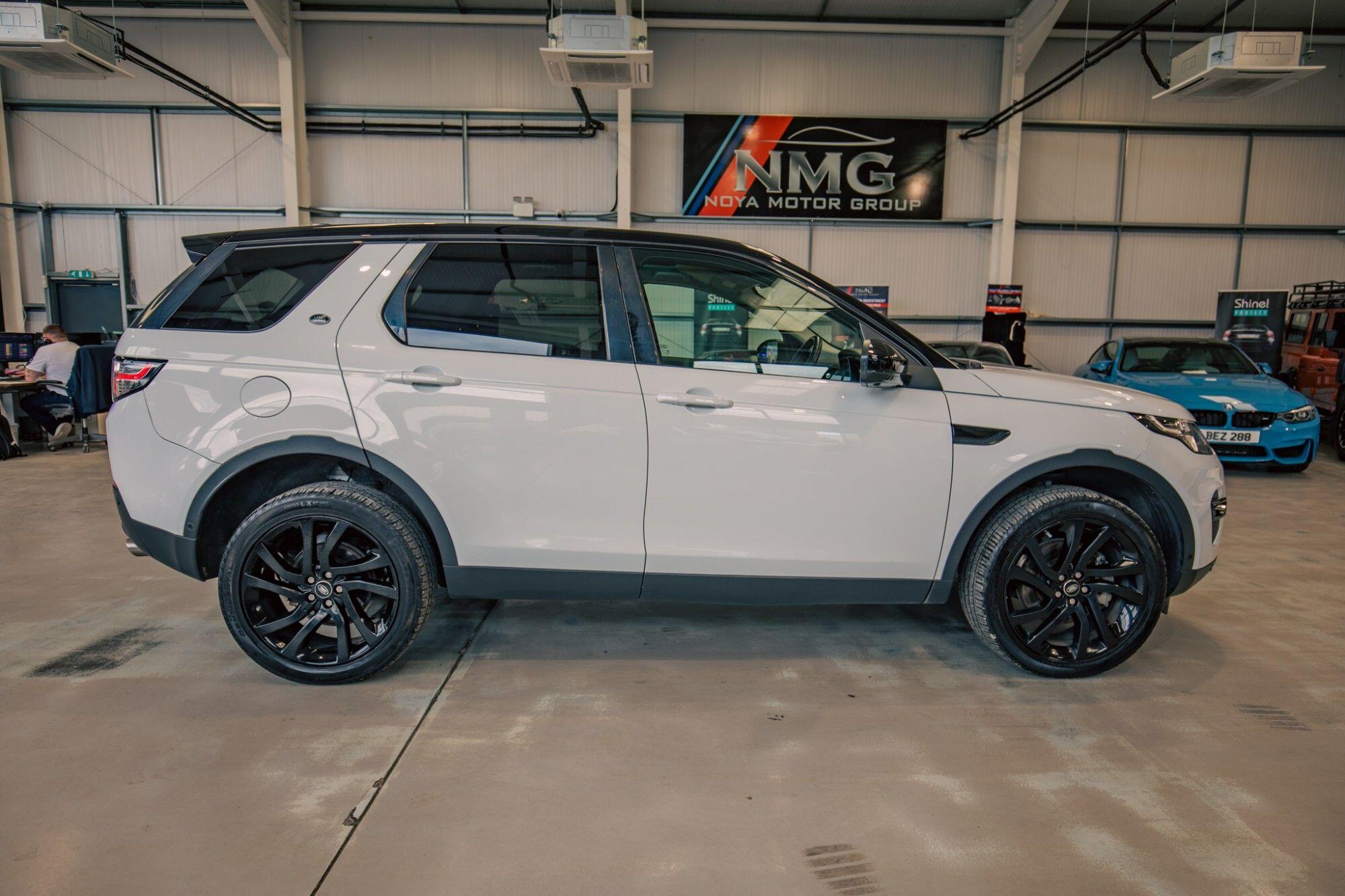 Land Rover Discovery Sport view 20
