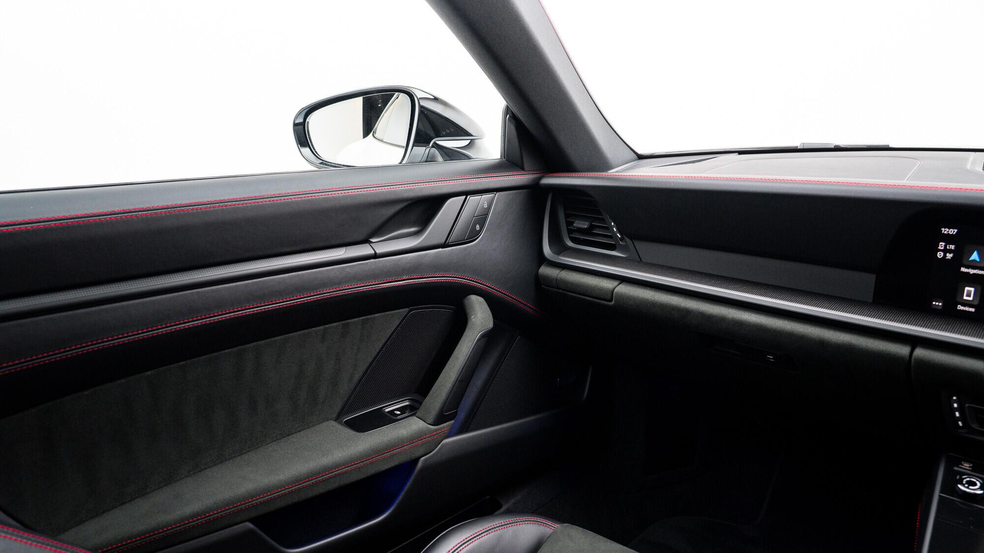 Porsche 911 view 35