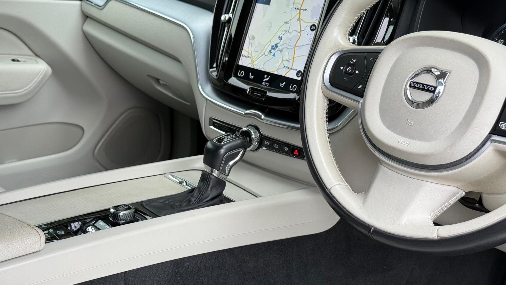 Volvo XC60 view 21