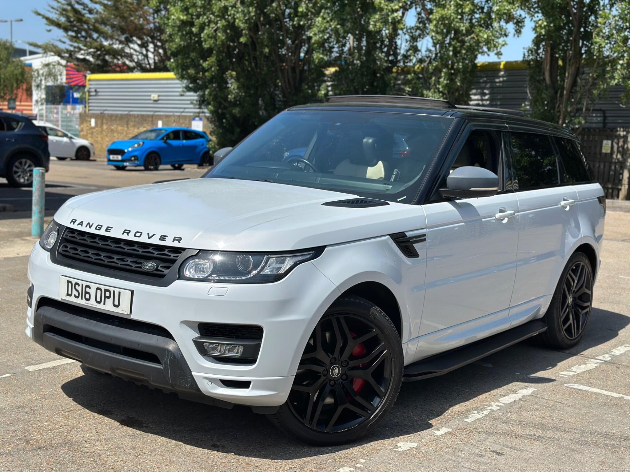 Land Rover Range Rover Sport view 3