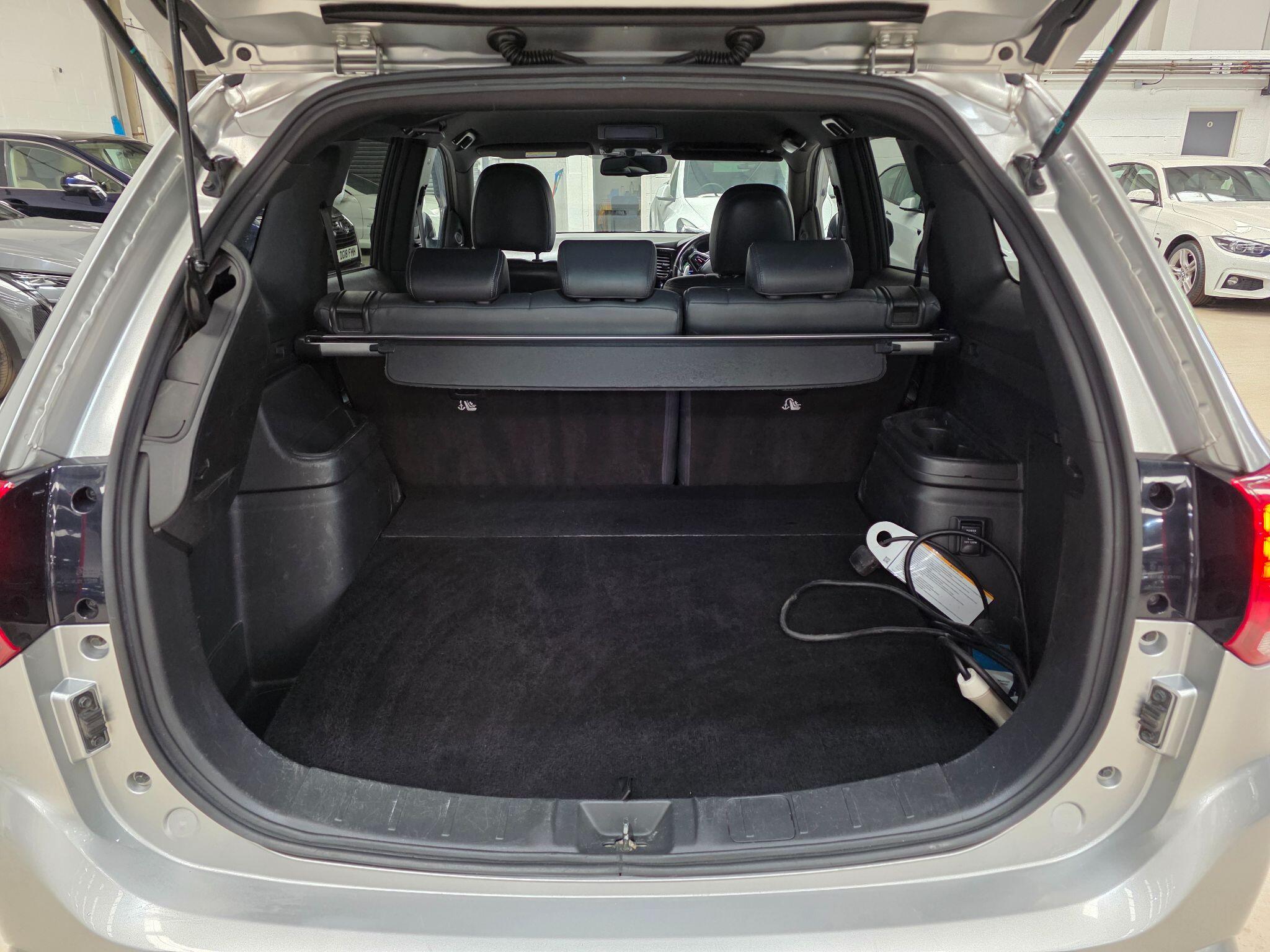 Mitsubishi Outlander view 30