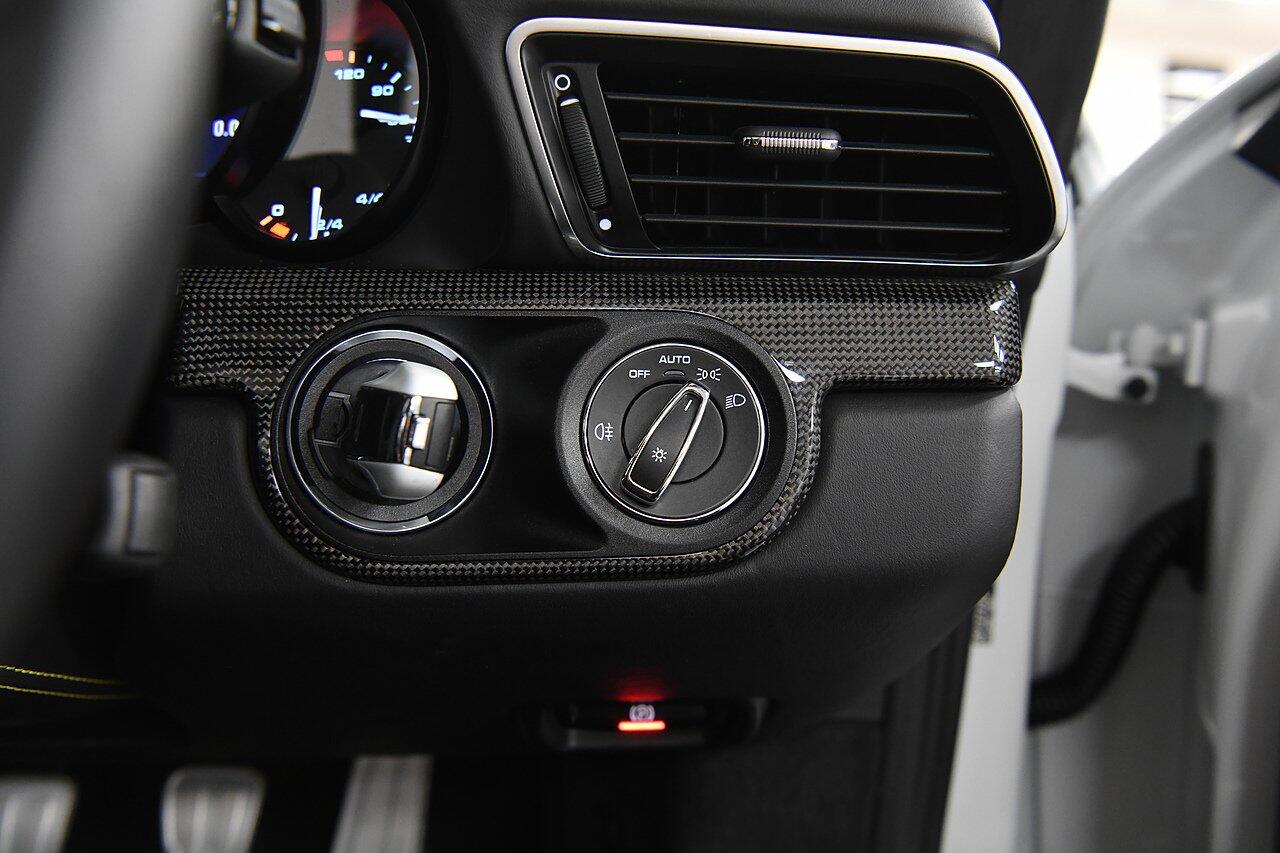 Porsche 911 view 24
