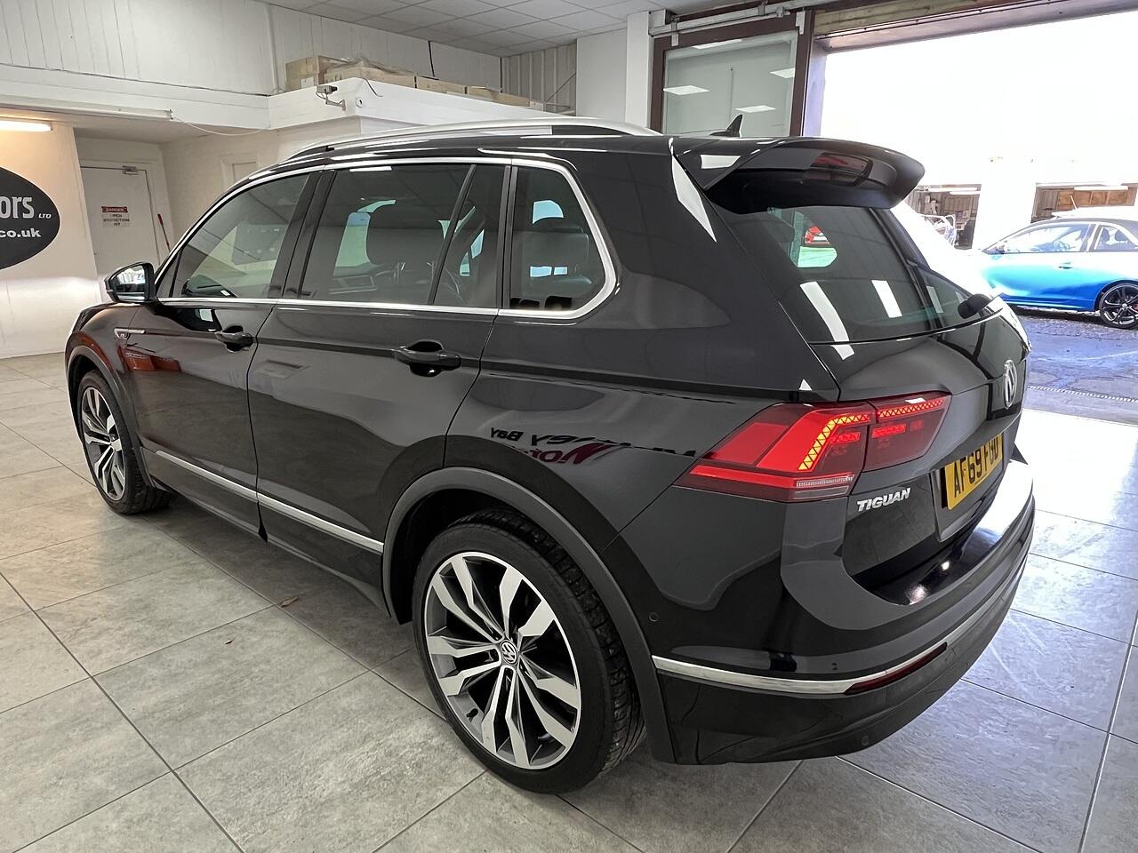 Volkswagen Tiguan view 5