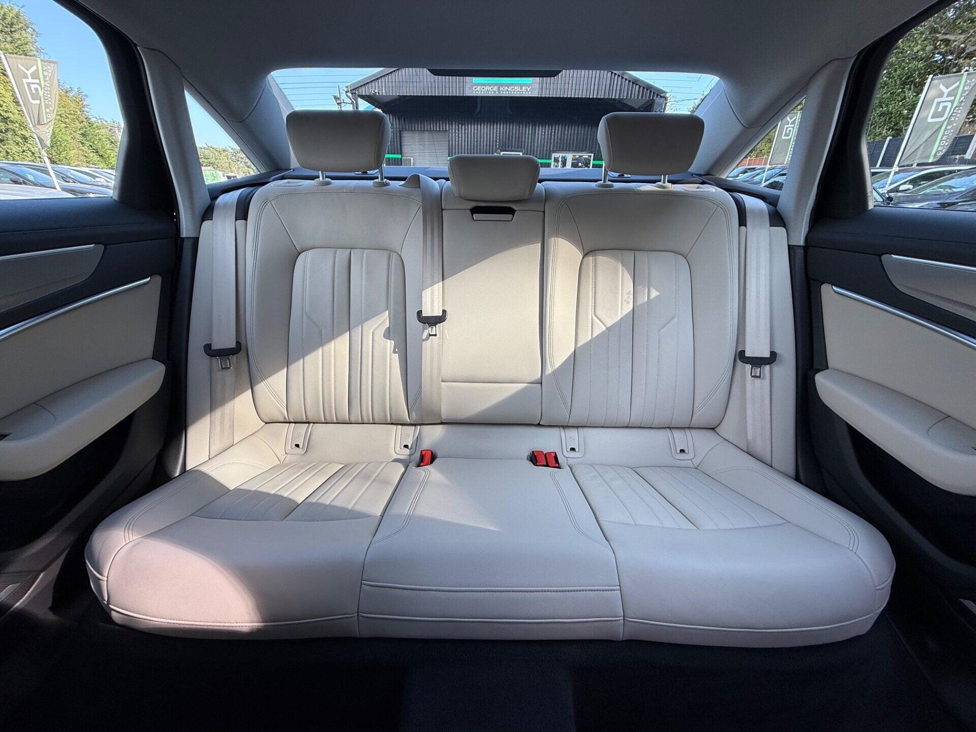 Audi A6 view 16