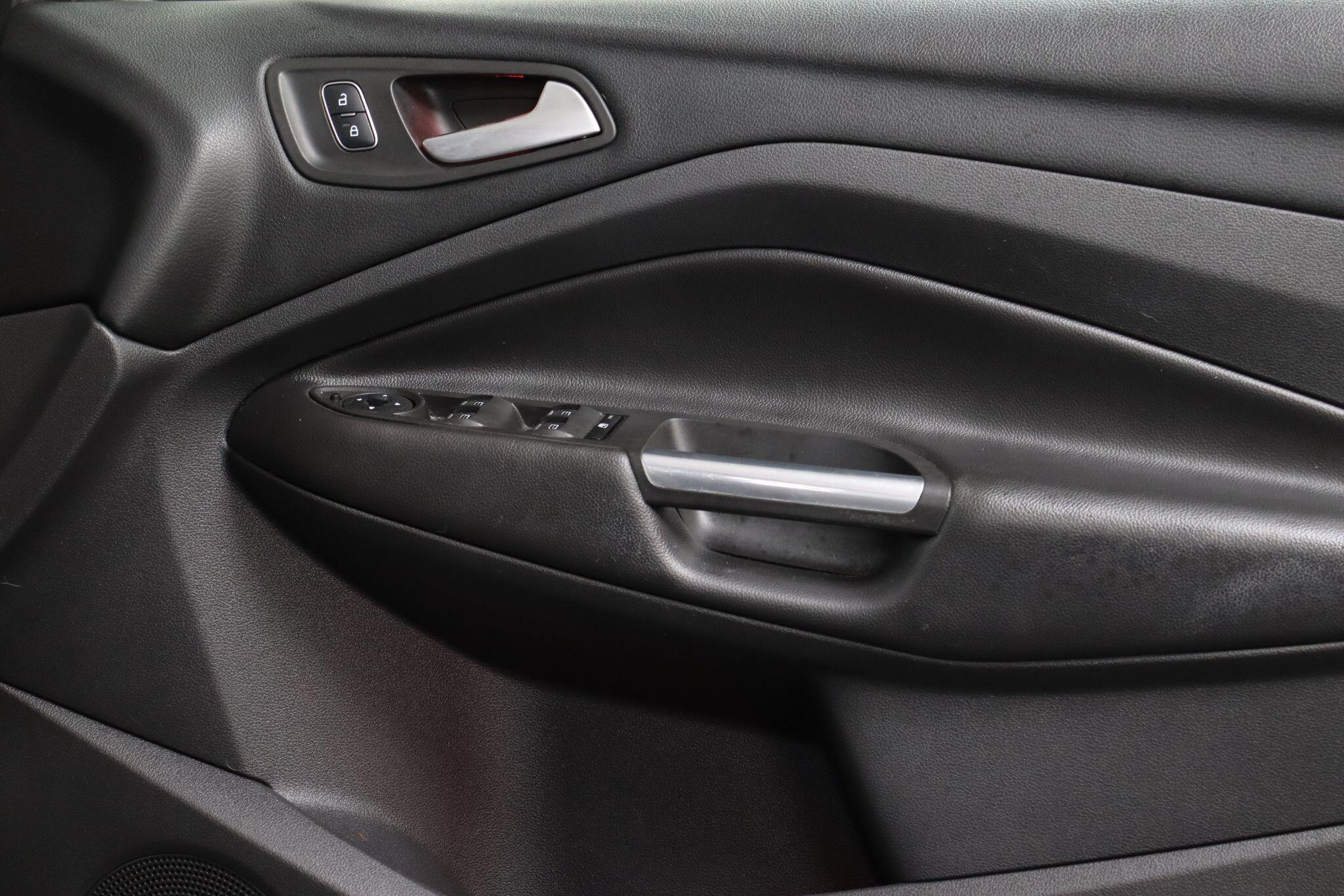 Ford Kuga view 36