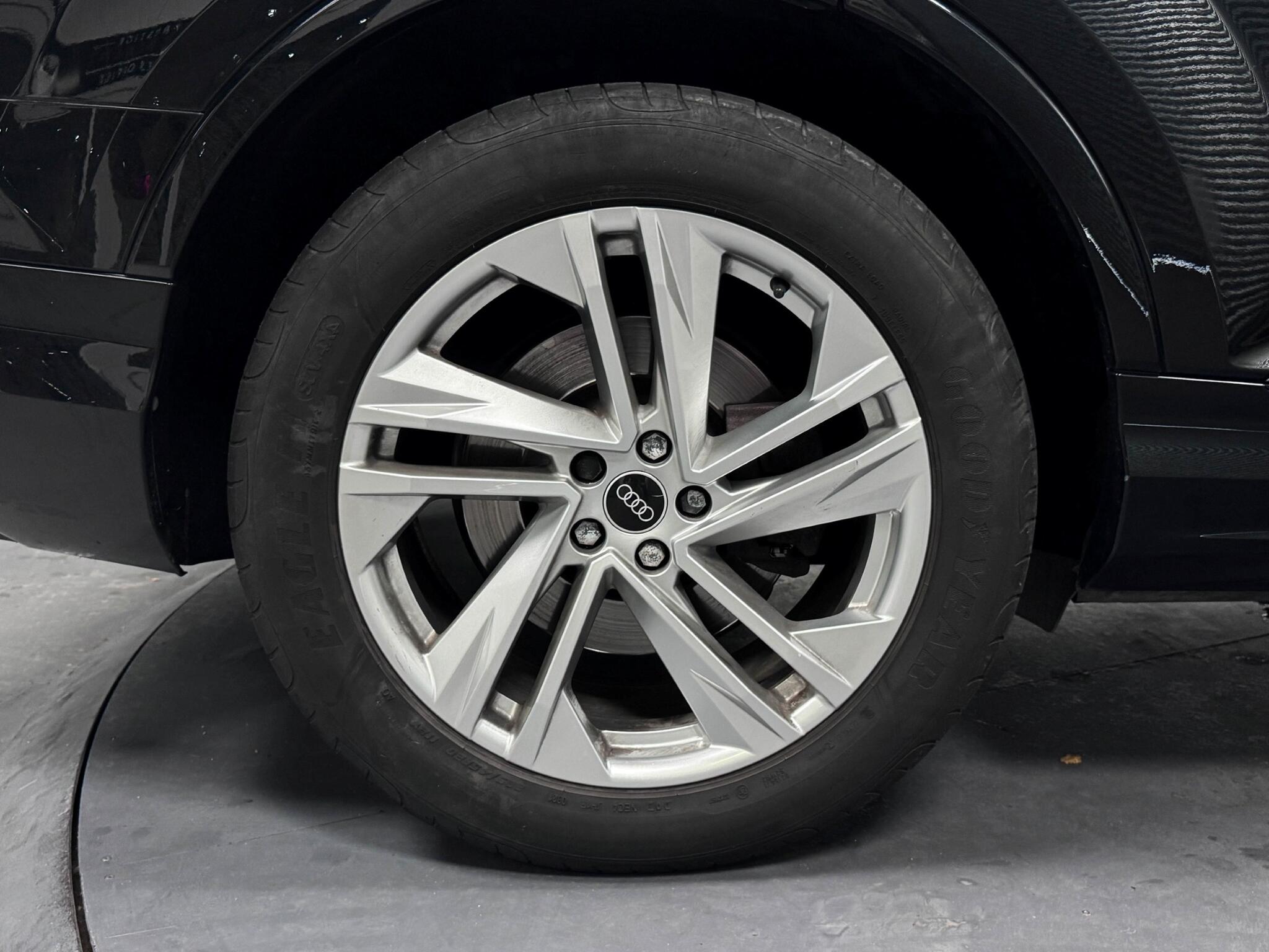 Audi Q7 view 53
