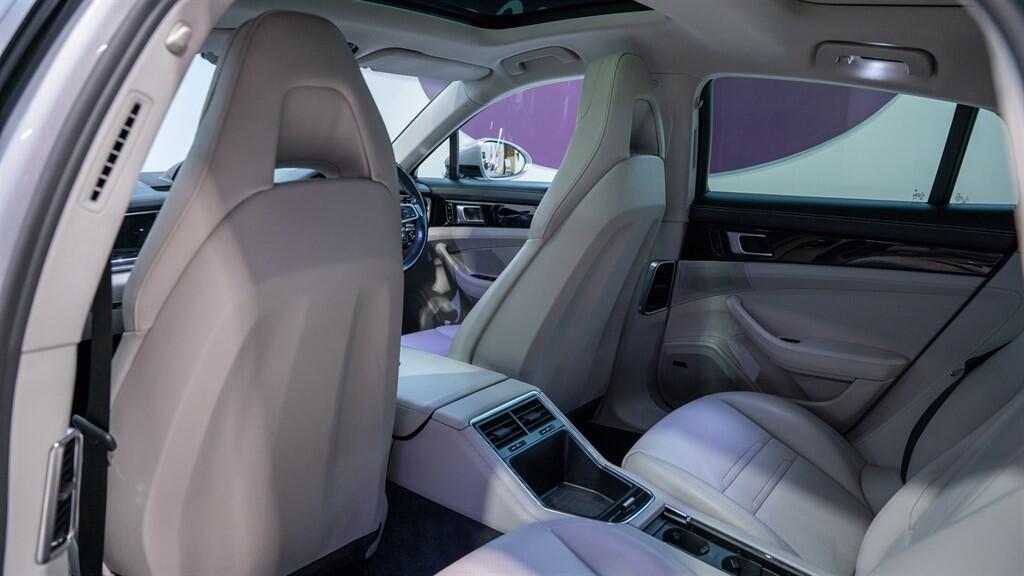 Porsche Panamera view 37