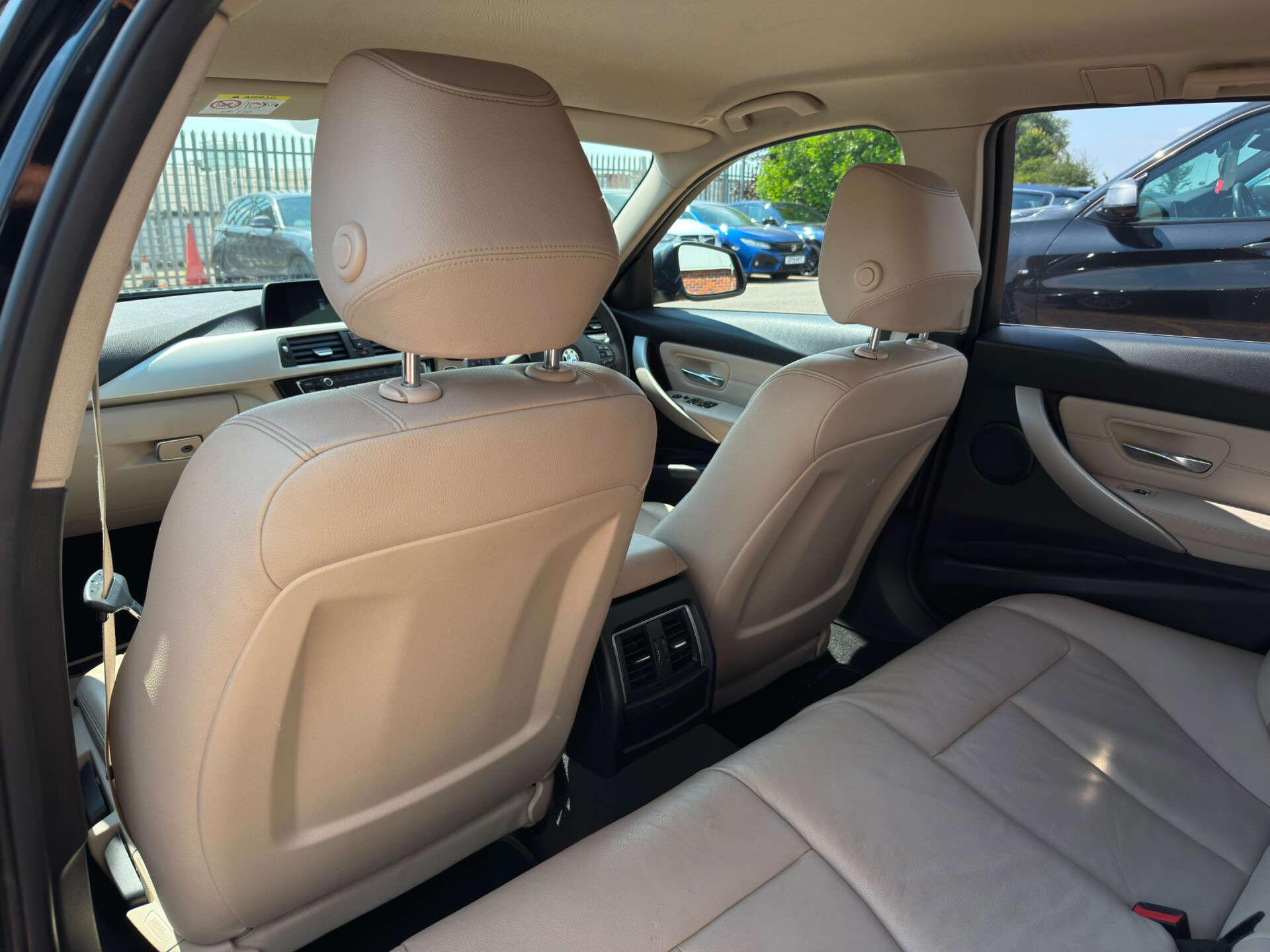 BMW 3 Series view 29