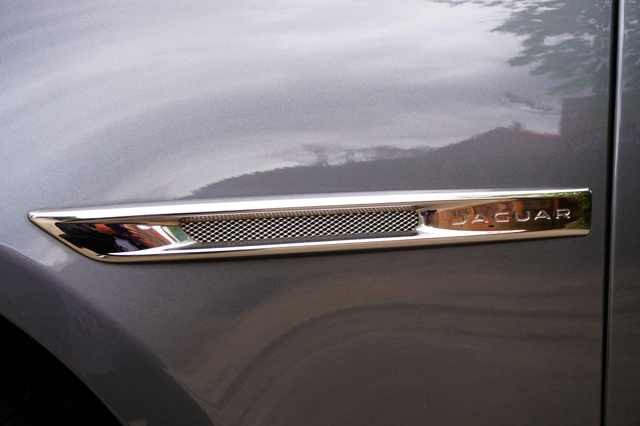 Jaguar XJ view 73