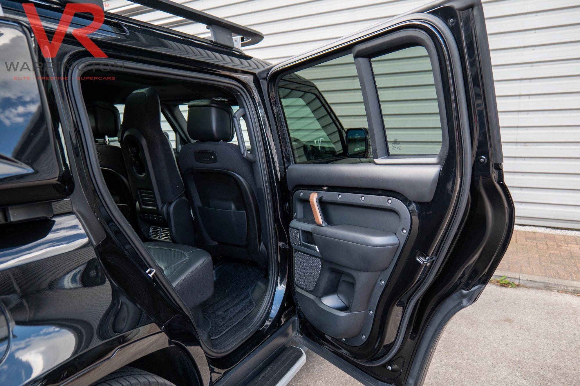 Land Rover Defender 110 view 38