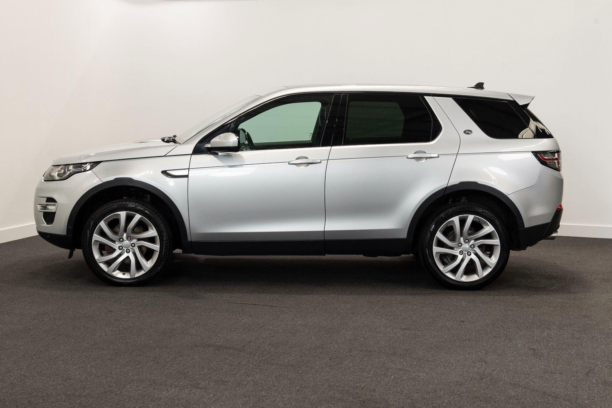 Land Rover Discovery Sport view 4