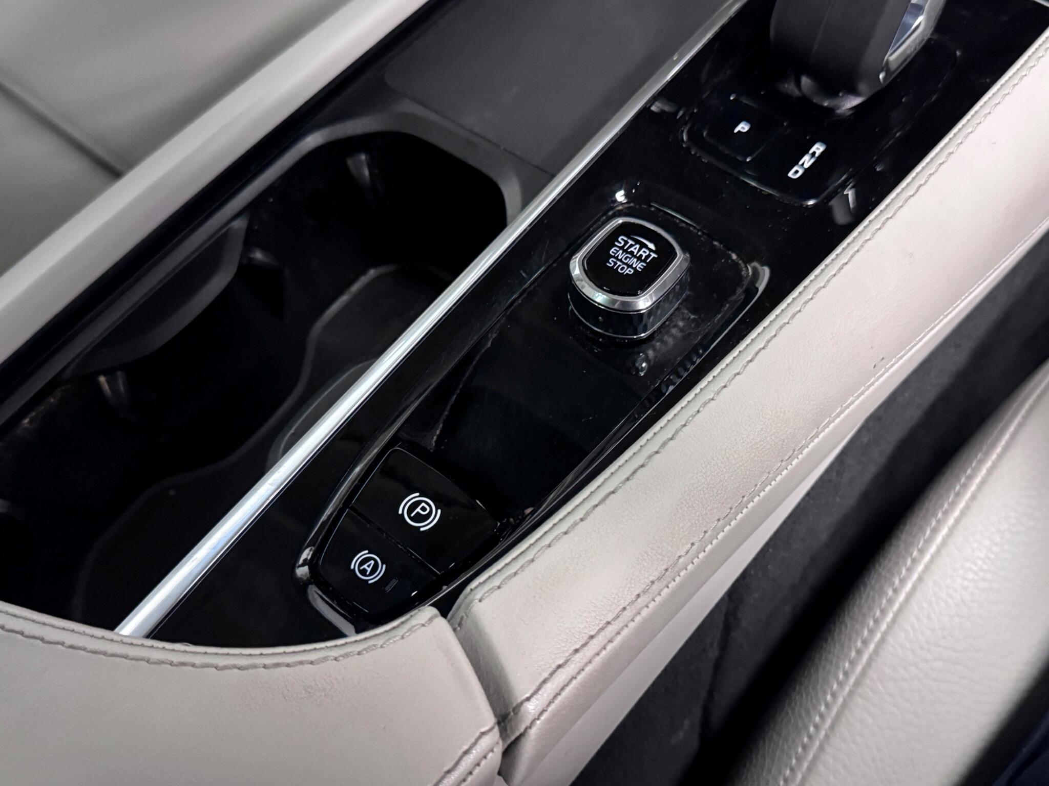 Volvo XC90 view 41