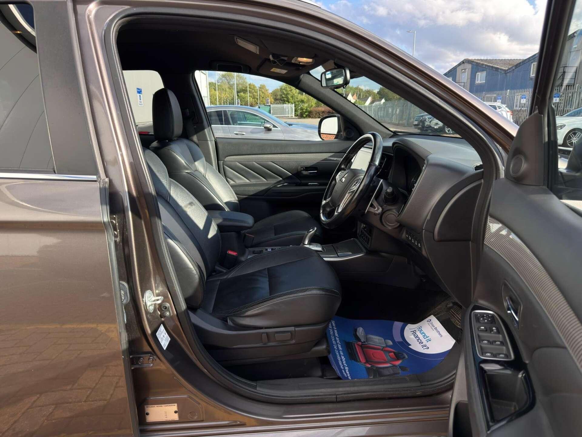 Mitsubishi Outlander view 21