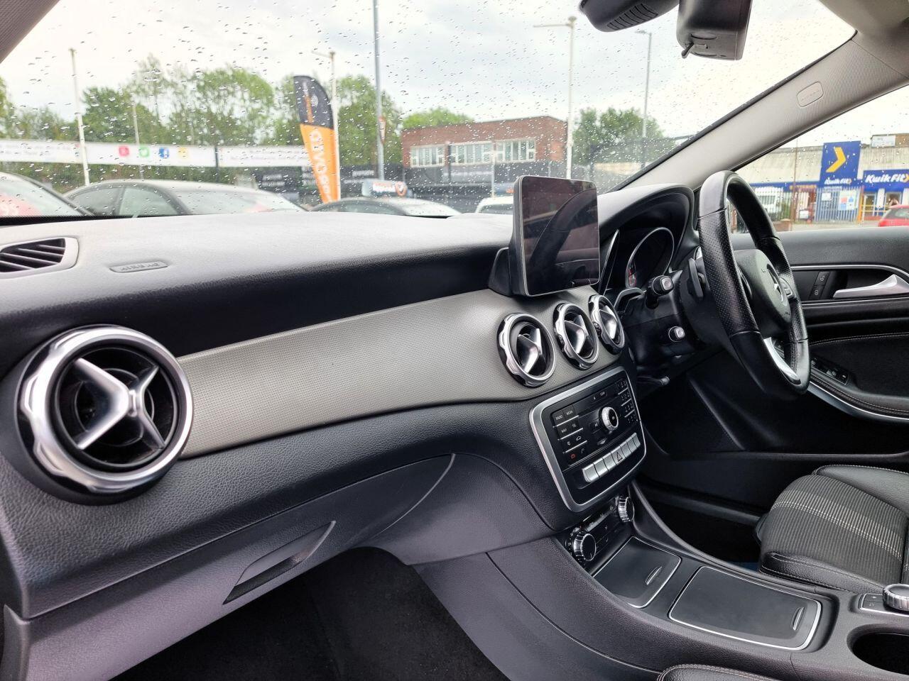 Mercedes-Benz Gla view 20