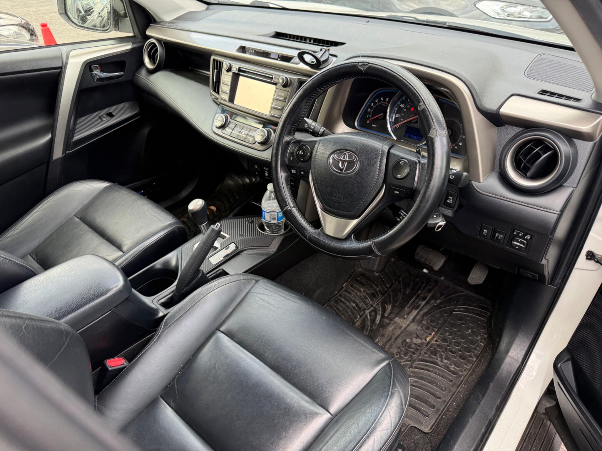 Toyota Rav4 view 3
