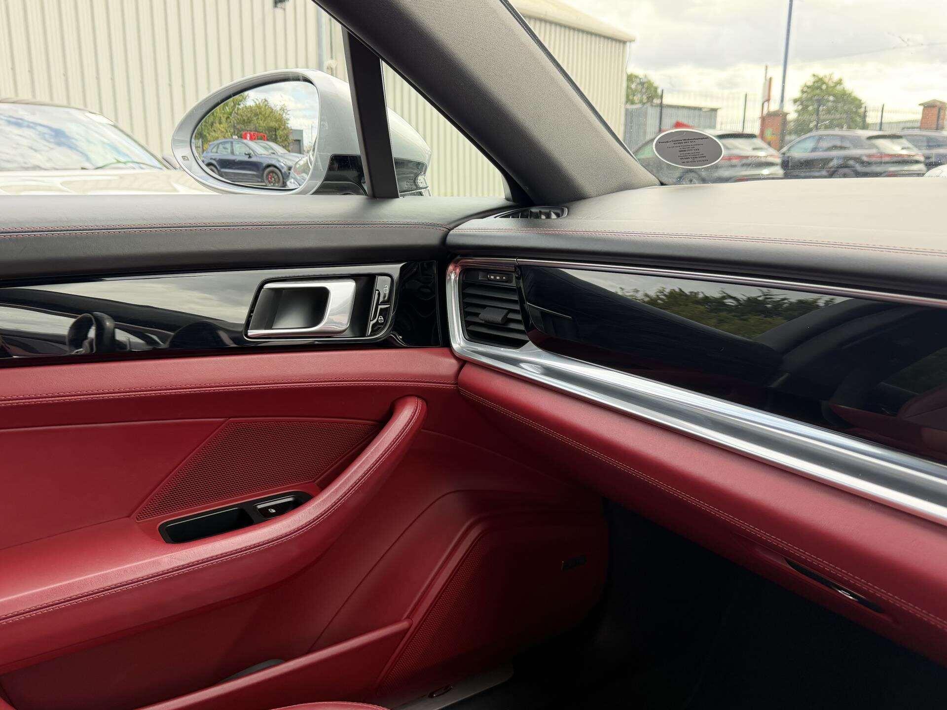 Porsche Panamera view 28