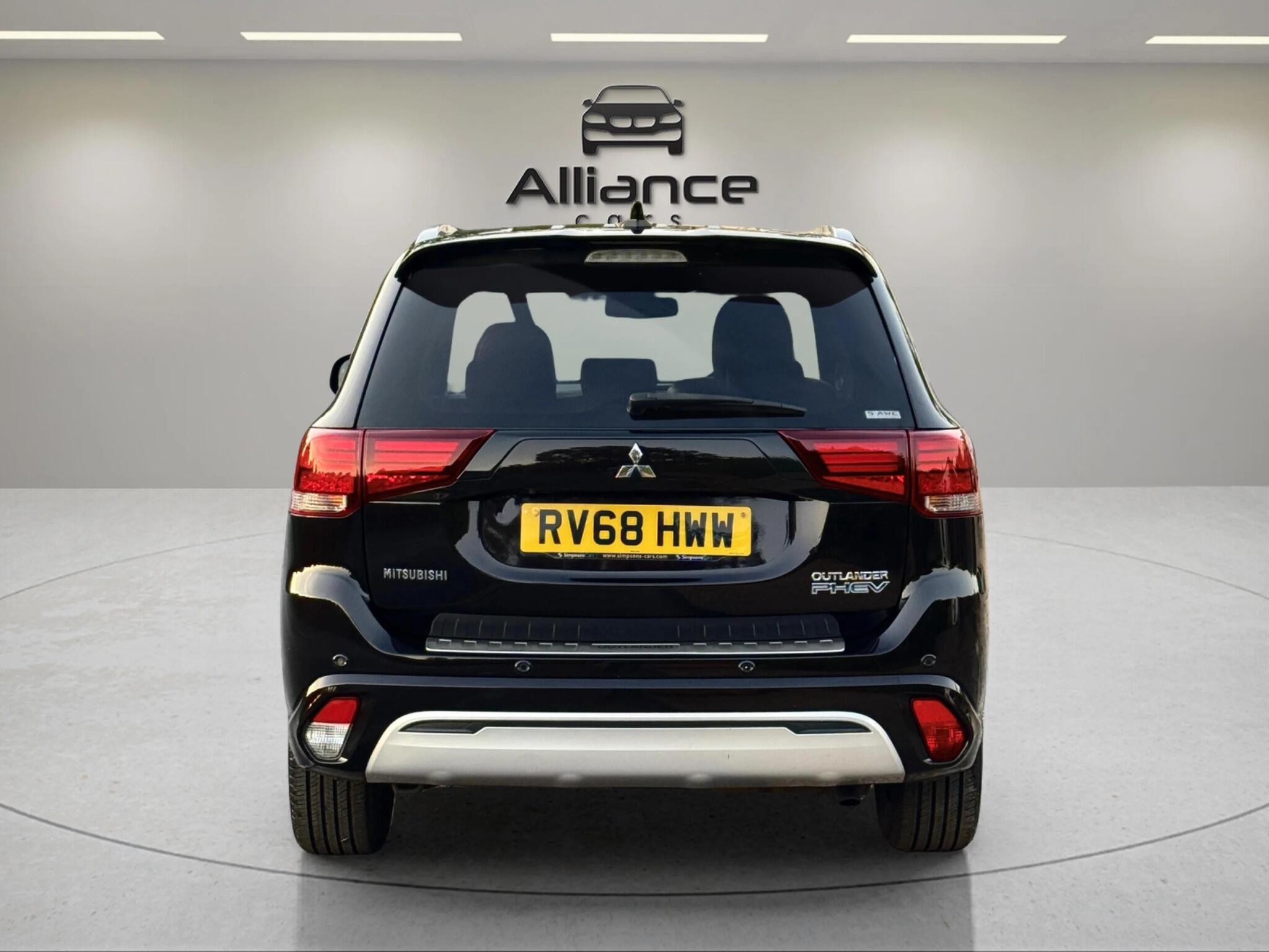 Mitsubishi Outlander view 11