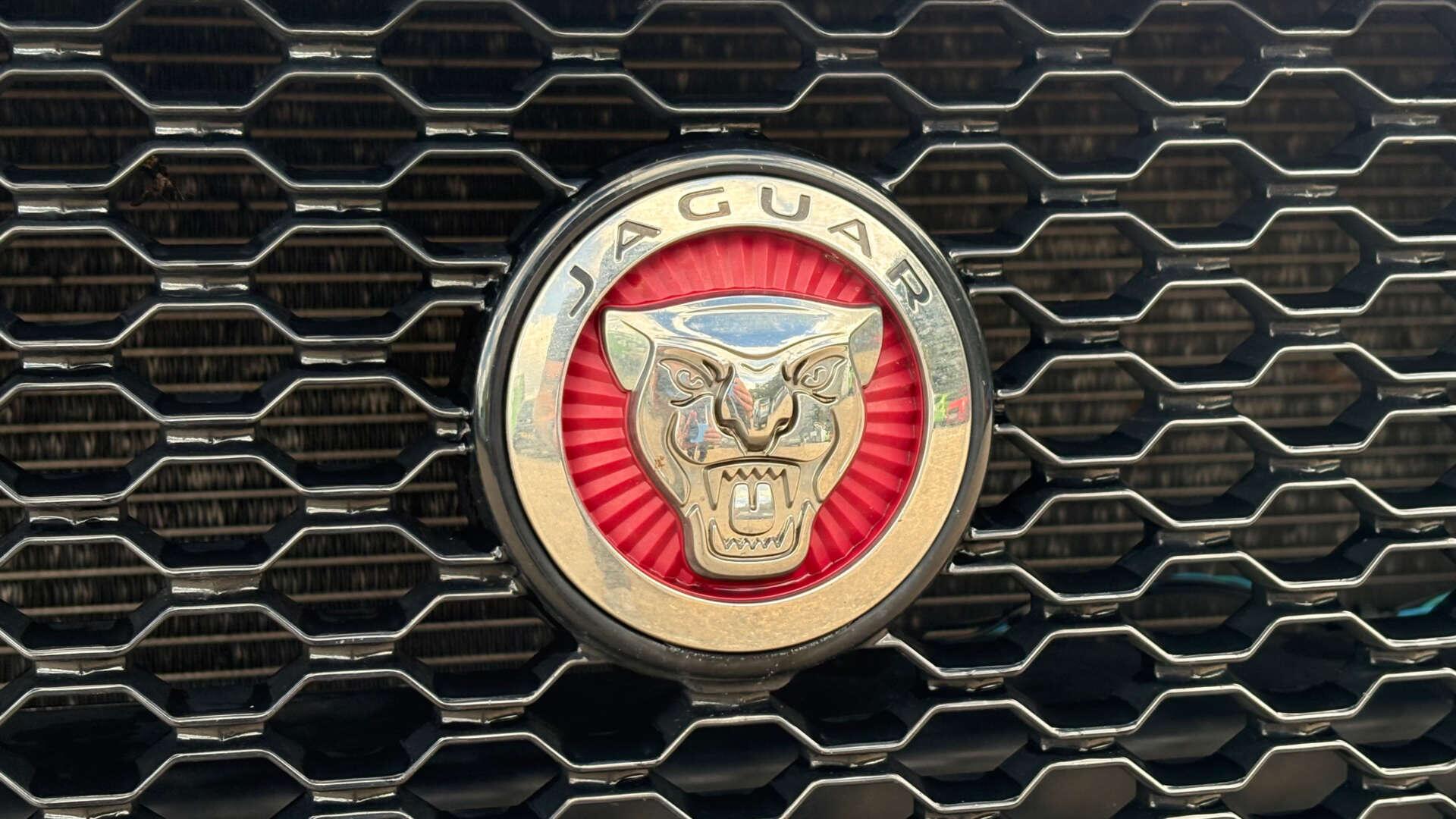Jaguar XF view 52