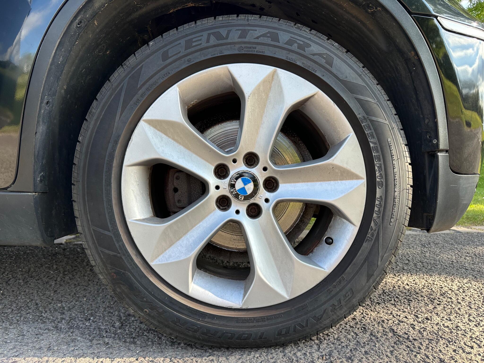 BMW X6 view 22