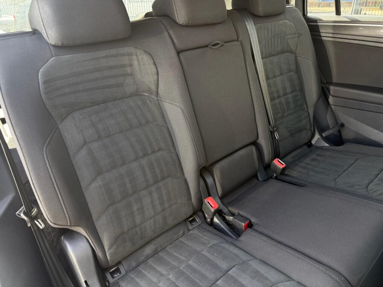 Volkswagen Tiguan Allspace view 24