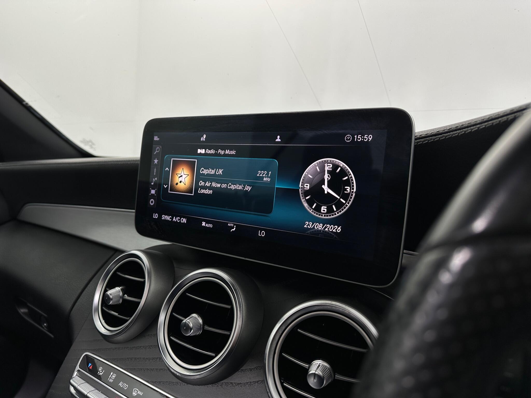 Mercedes-Benz C Class view 28
