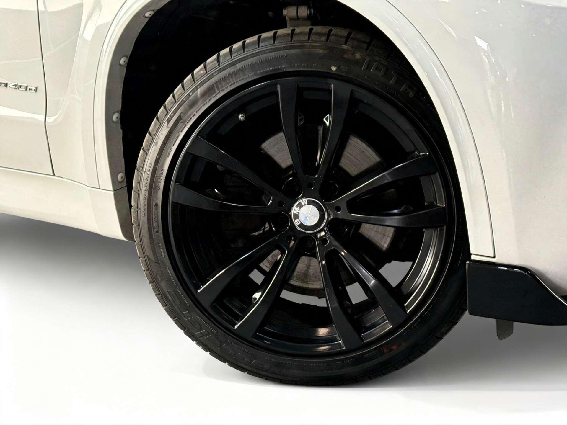 BMW X5 view 4