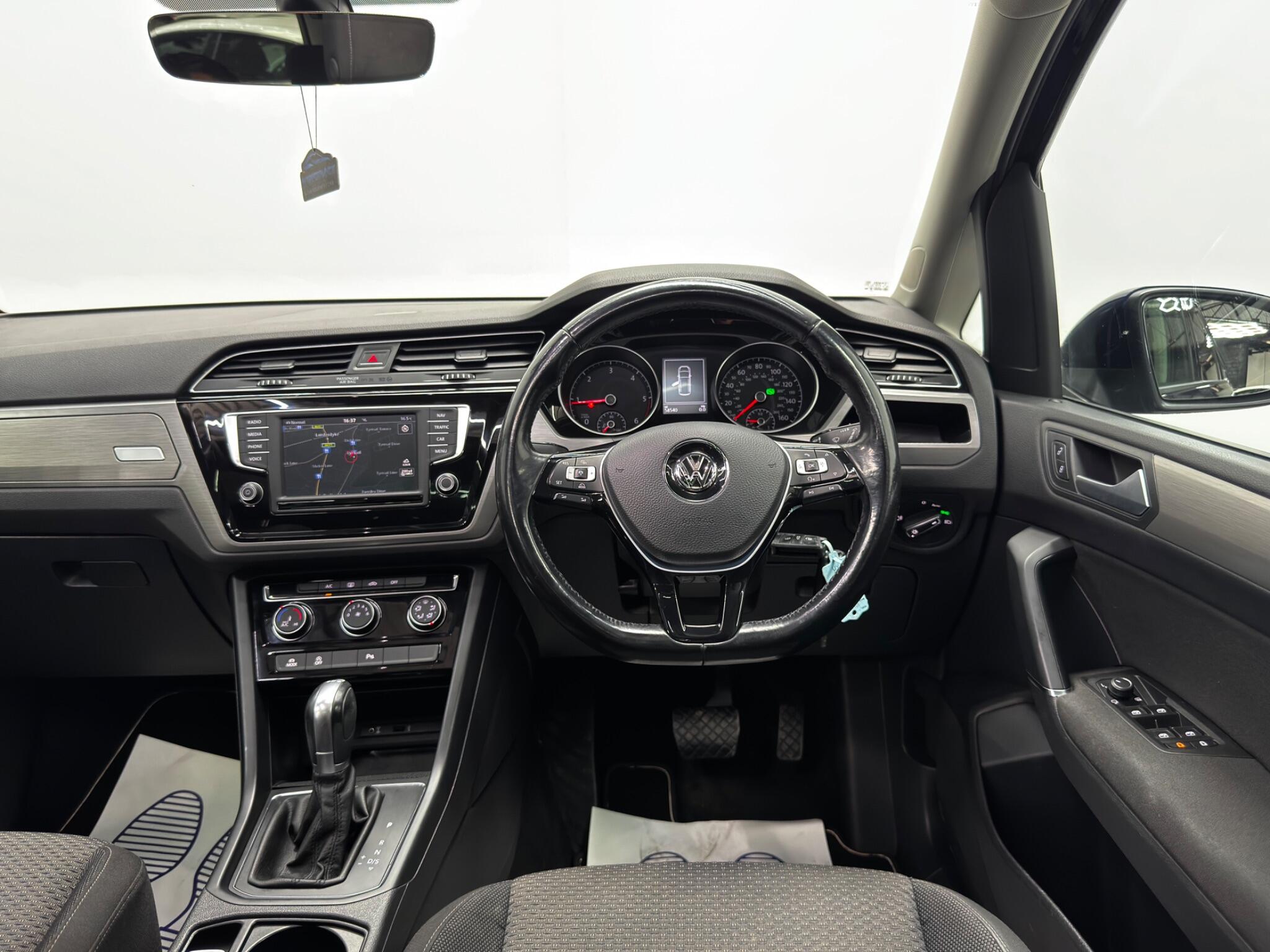Volkswagen Touran view 5