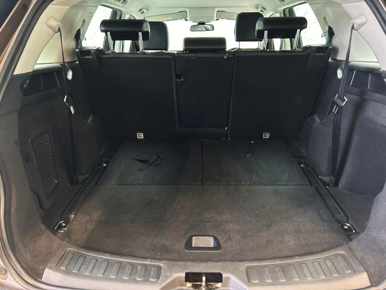 Land Rover Discovery Sport view 19