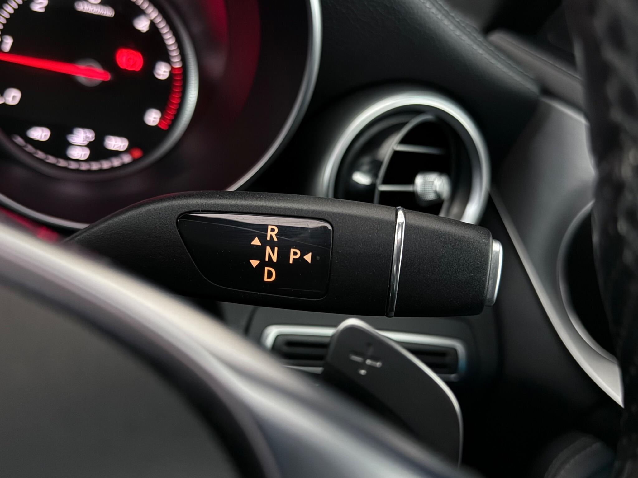 Mercedes-Benz C-Class view 18