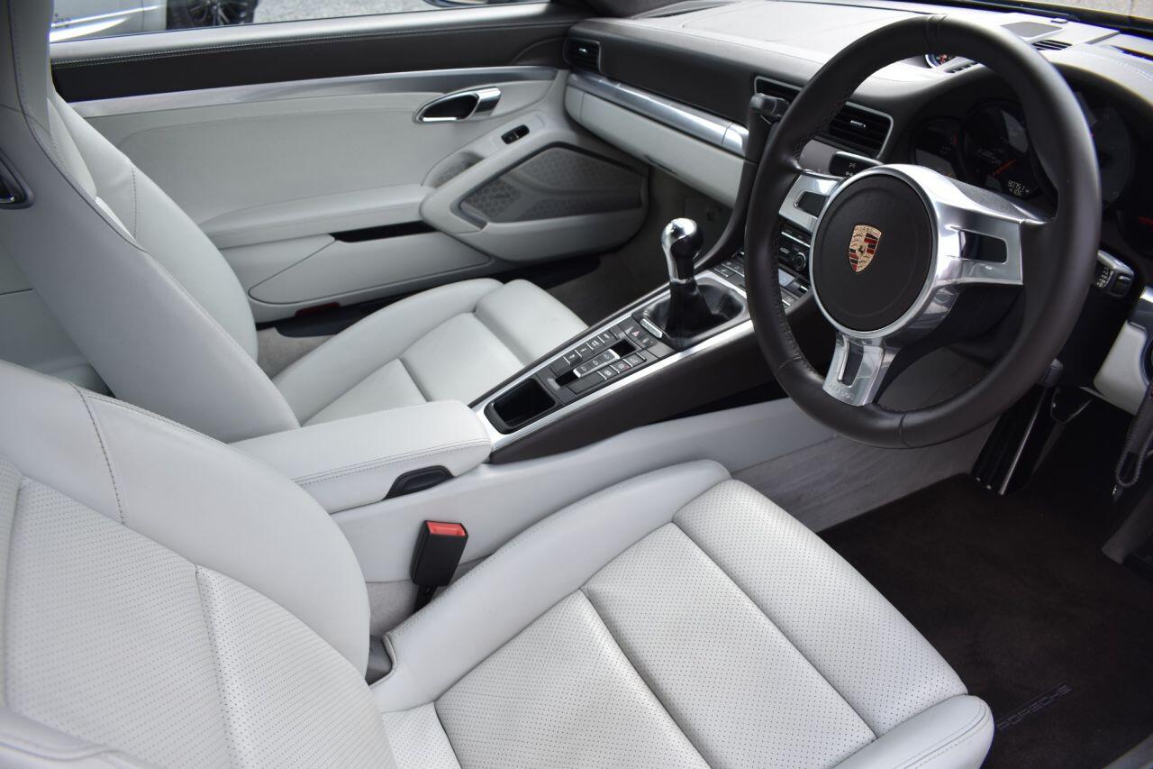 Porsche 911 view 17