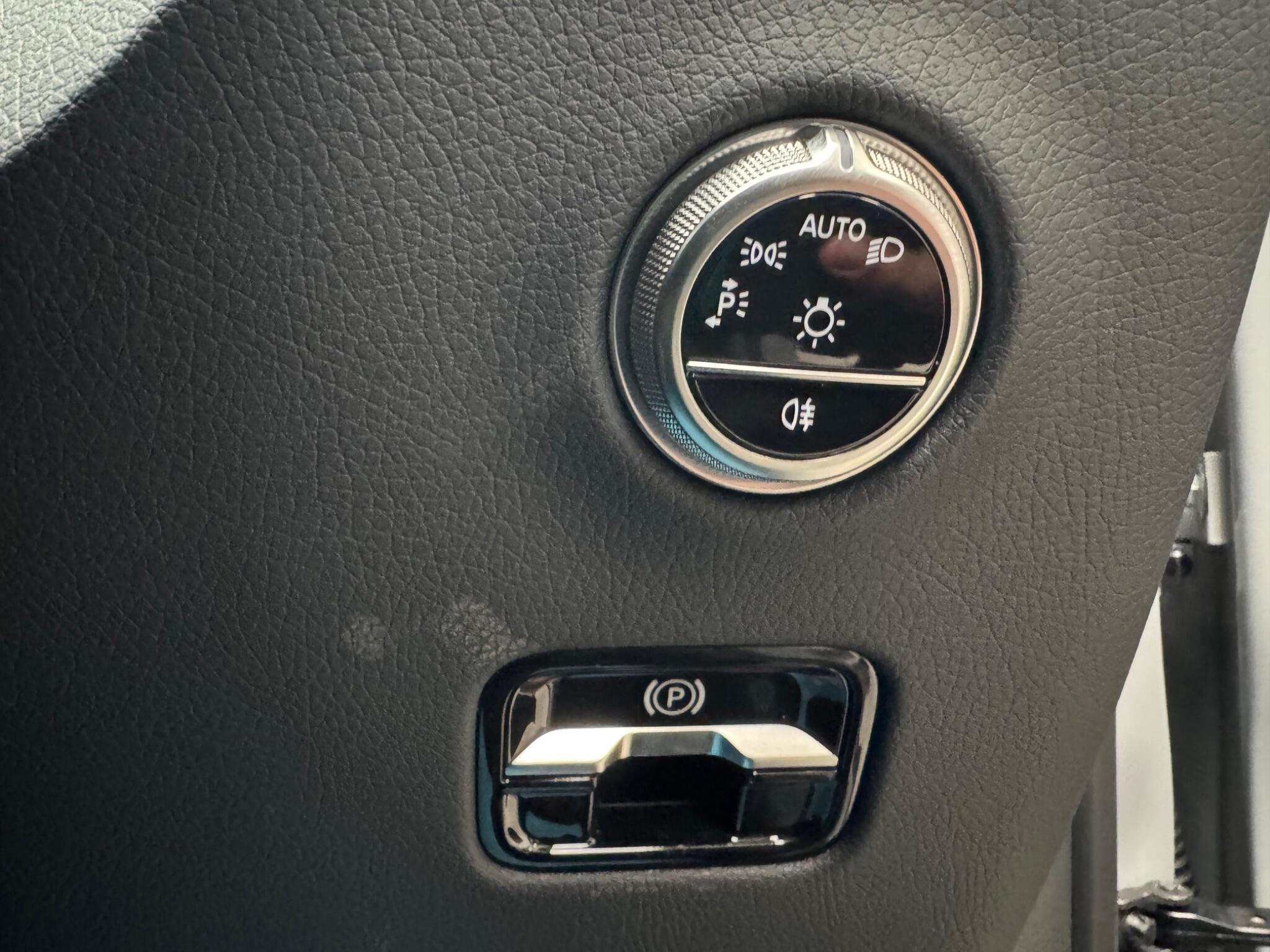 Mercedes-Benz GLC view 12