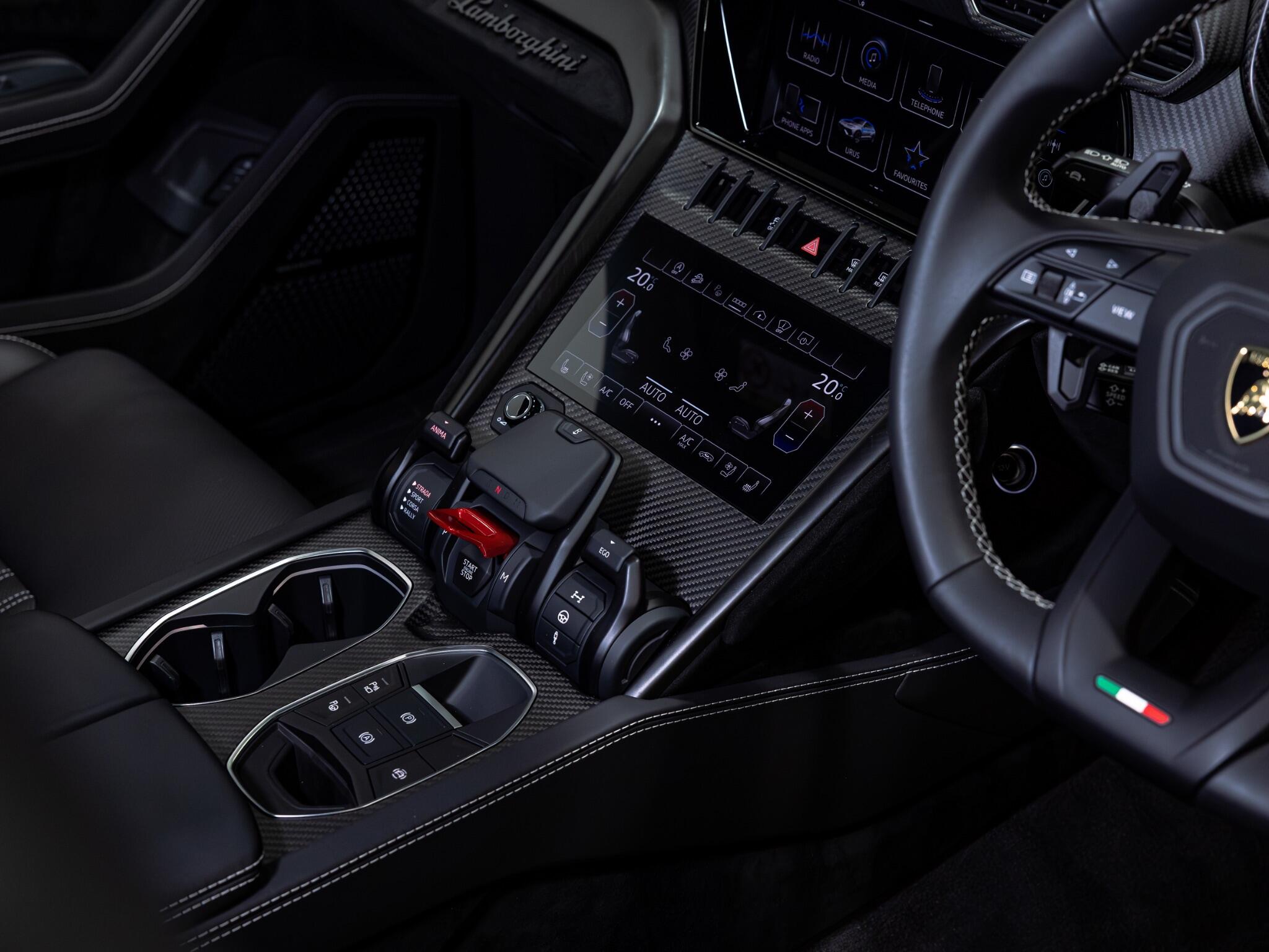 Lamborghini Urus view 24