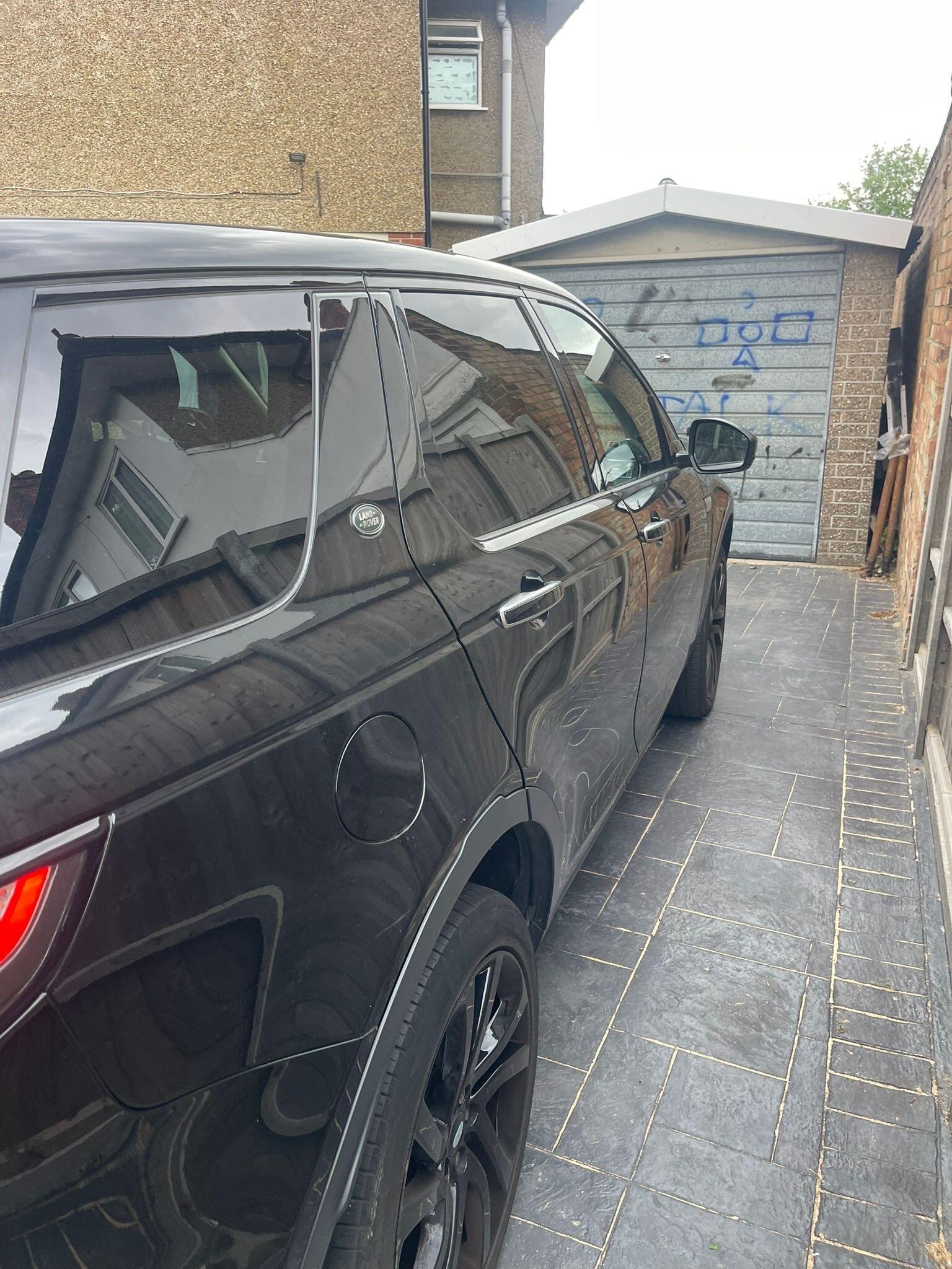 Land Rover Discovery Sport view 11