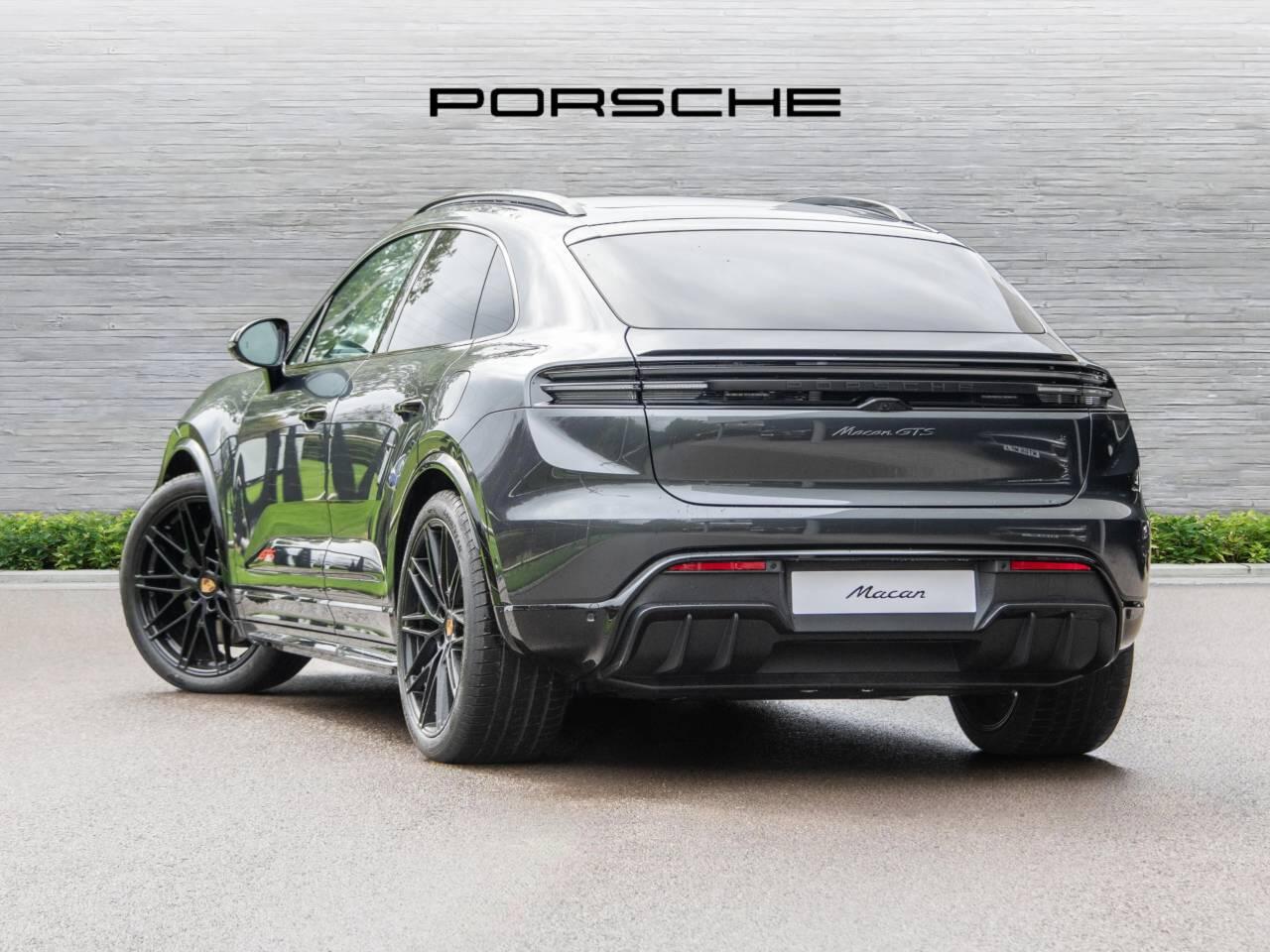 Porsche Macan view 3