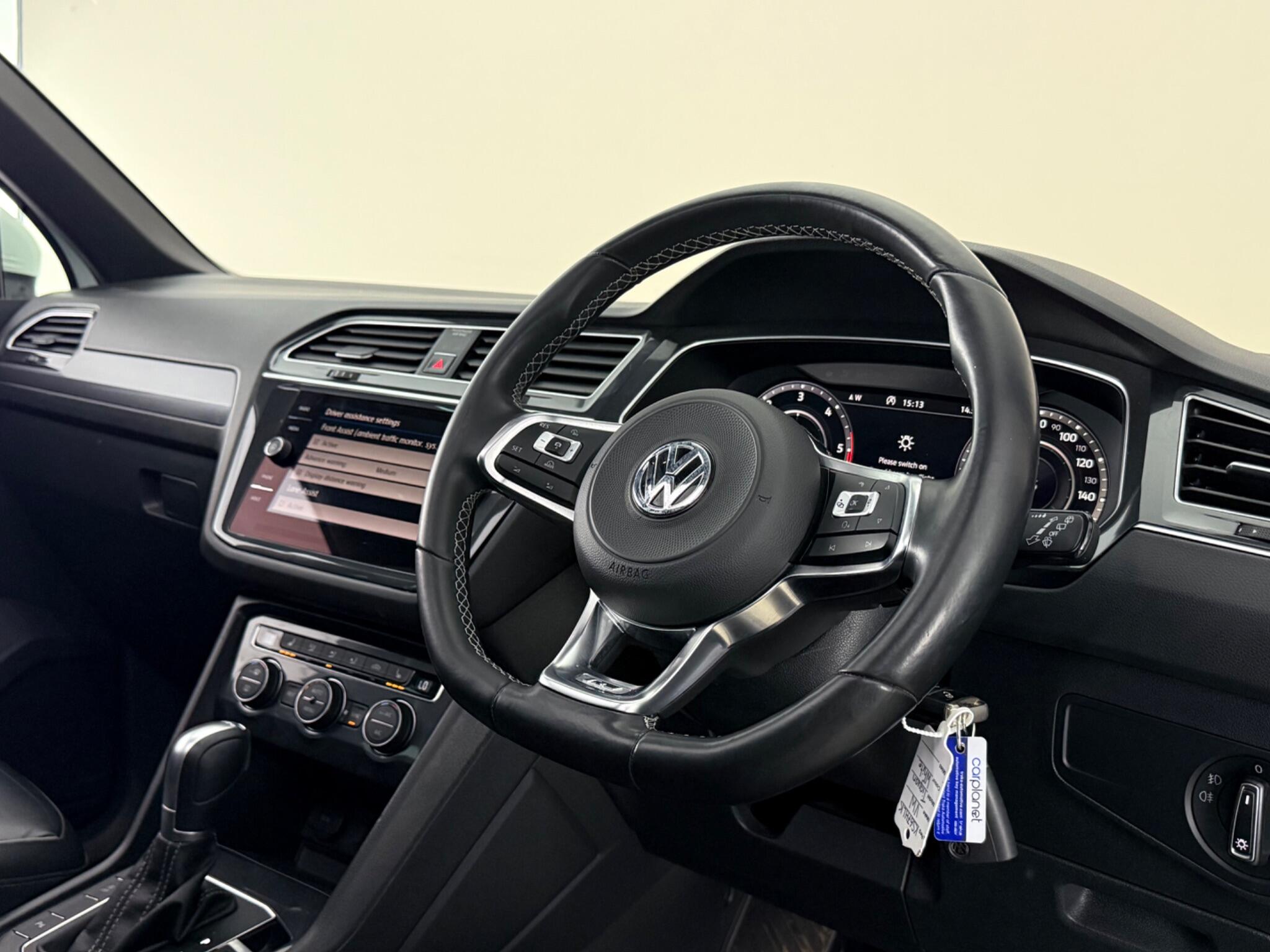 Volkswagen Tiguan view 3