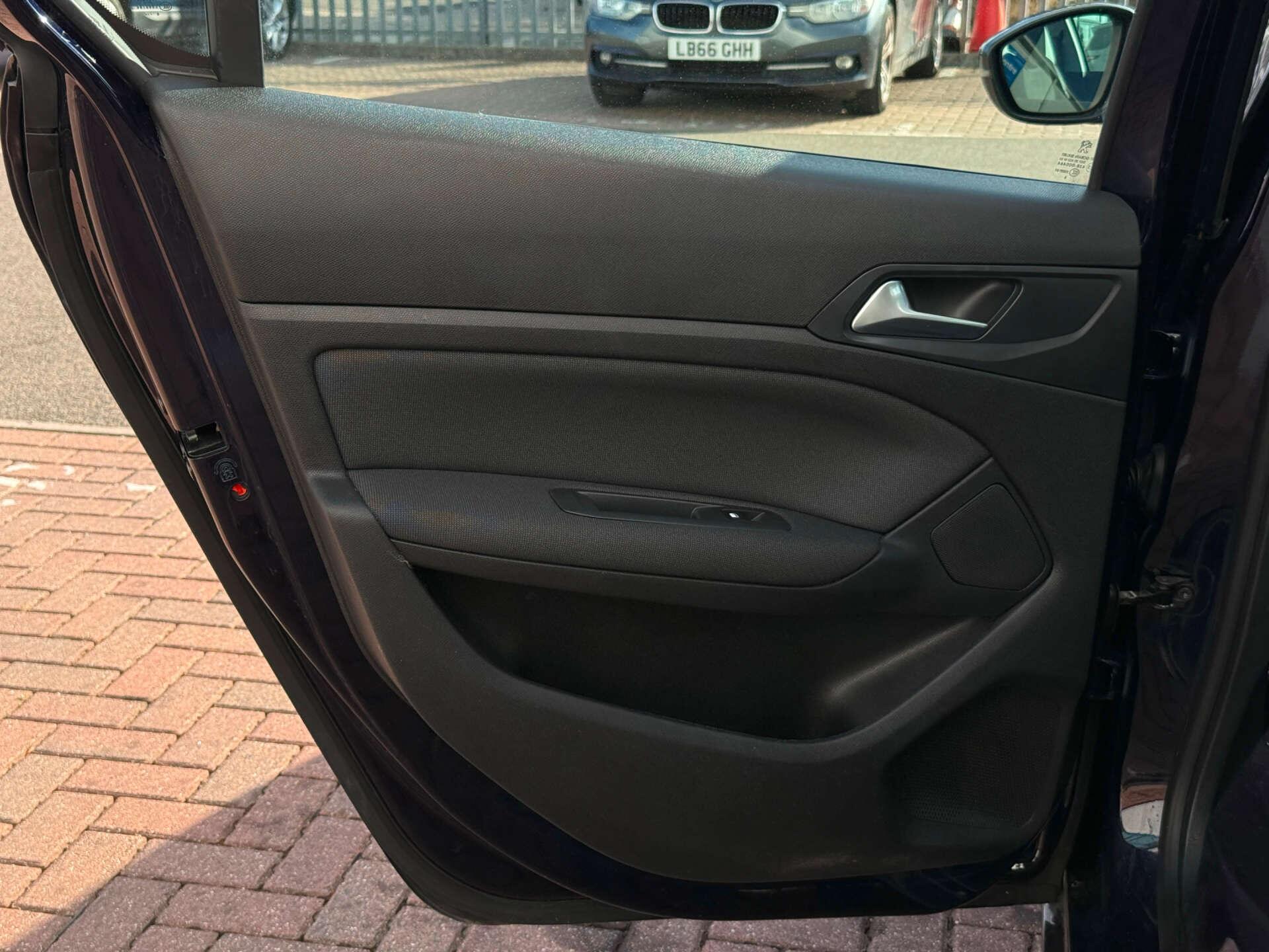 Peugeot 308 view 27