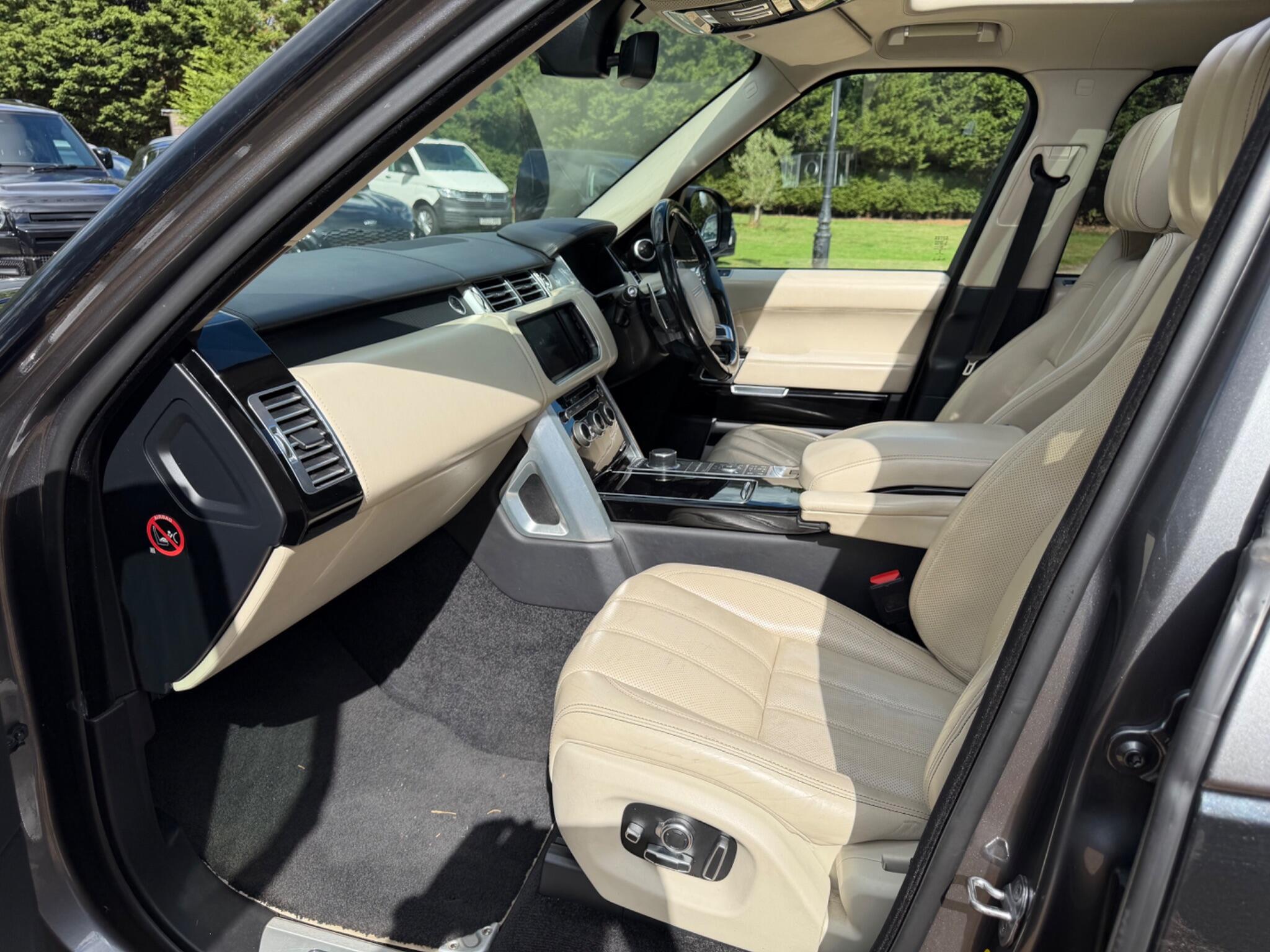 Land Rover Range Rover view 26
