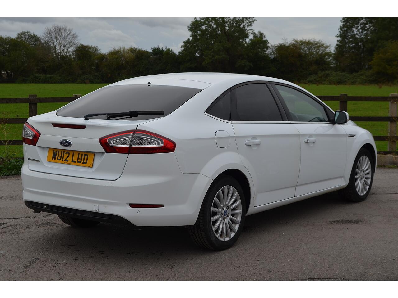 Ford Mondeo view 8