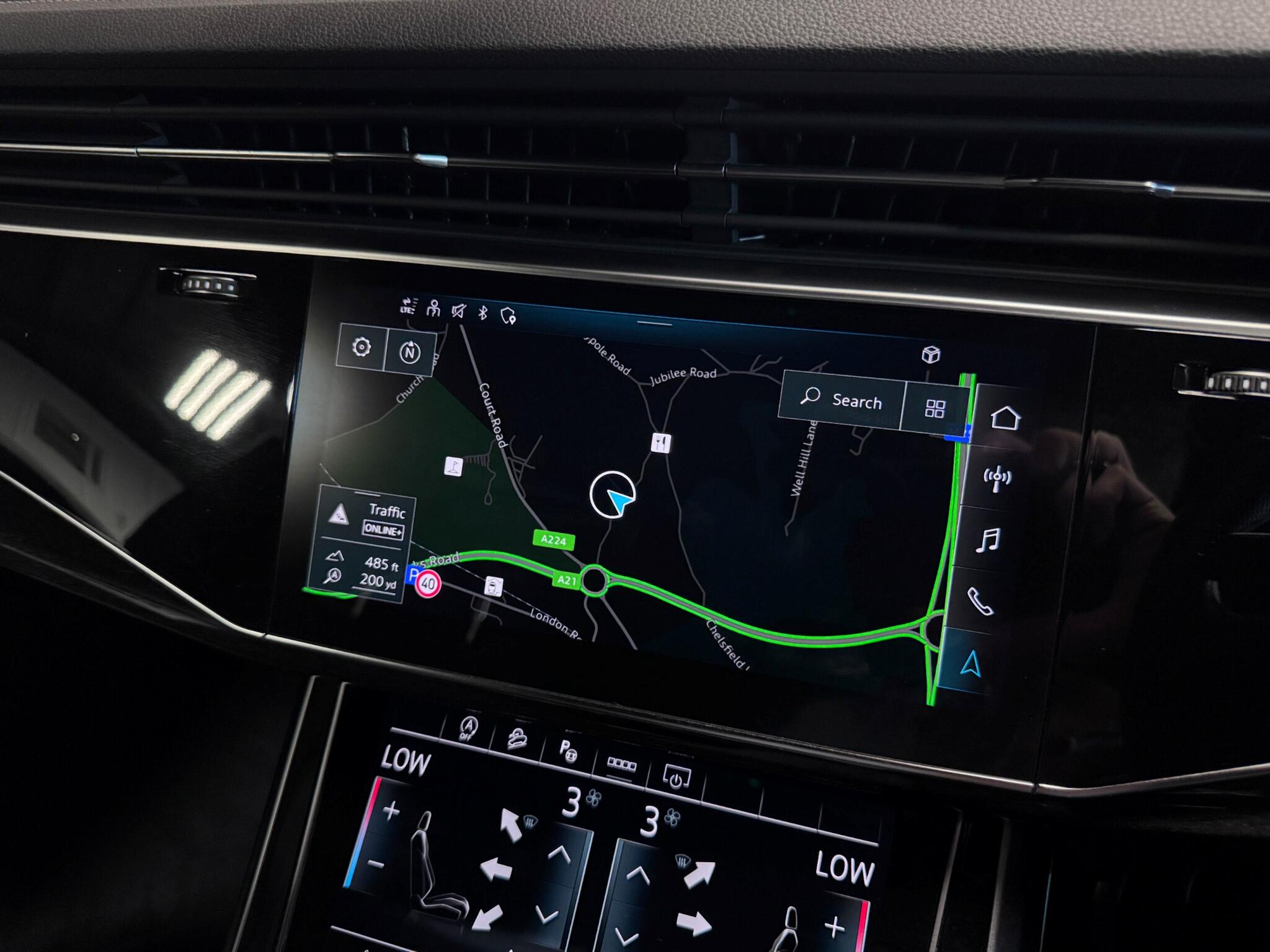 Audi Q8 view 12