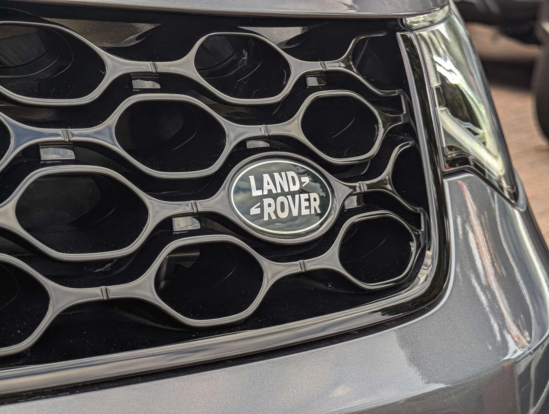 Land Rover Discovery Sport view 11