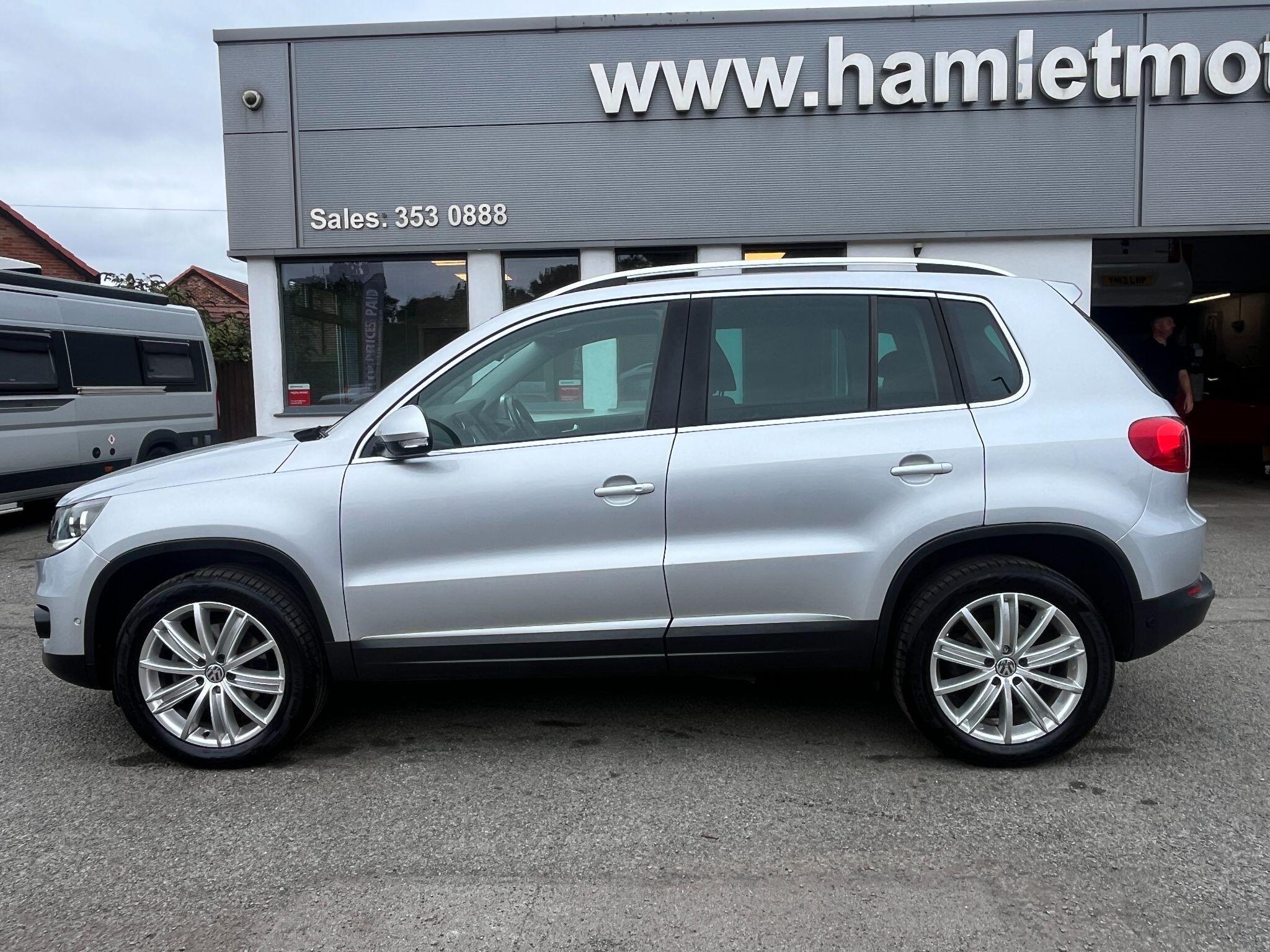 Volkswagen Tiguan view 2