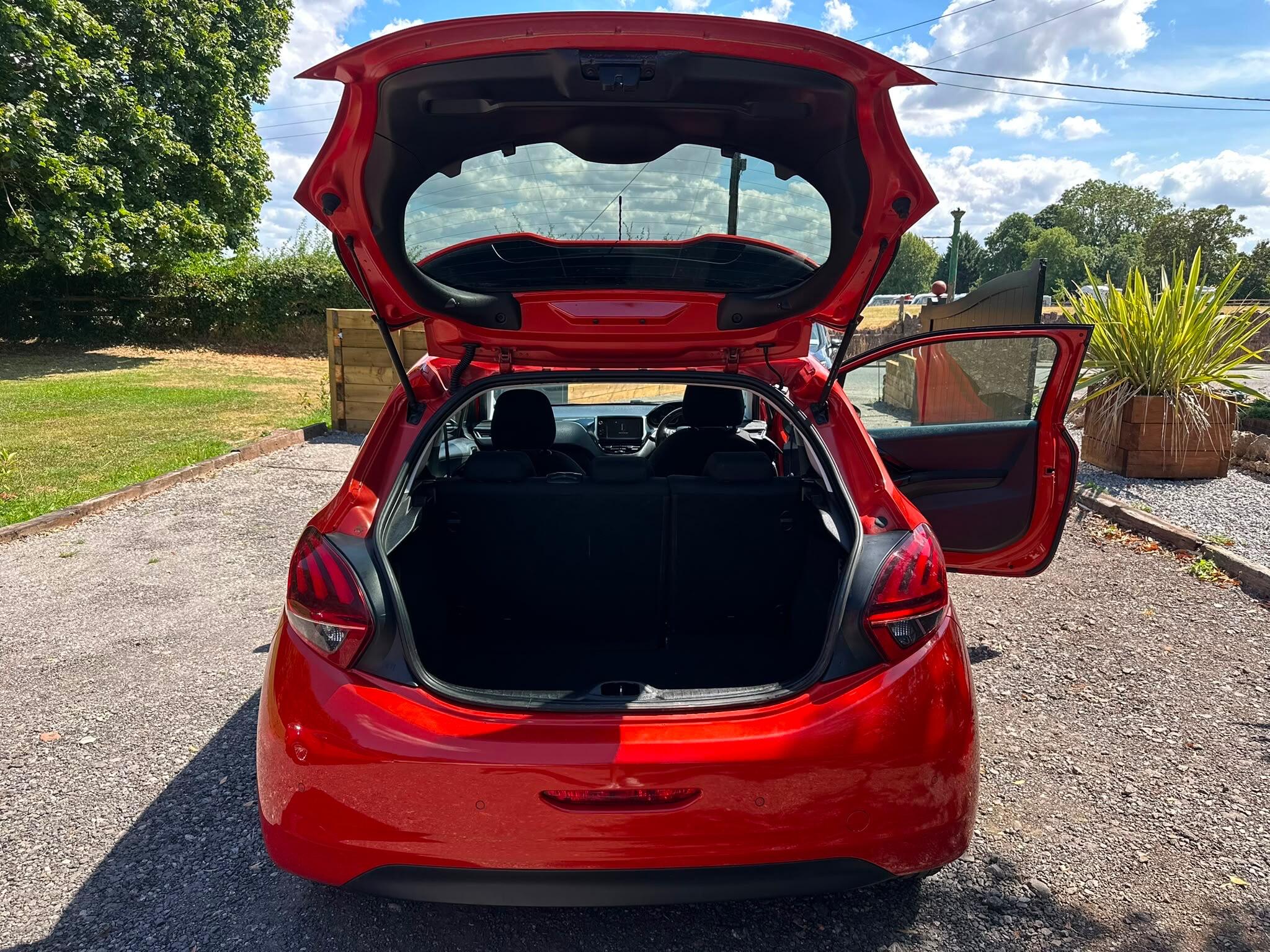 Peugeot 208 view 37