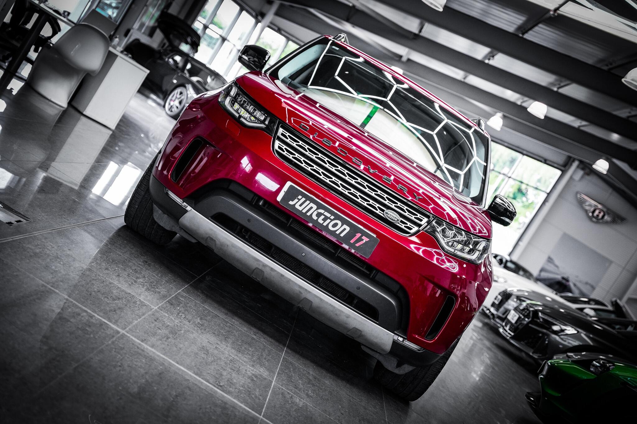 Land Rover Discovery view 4