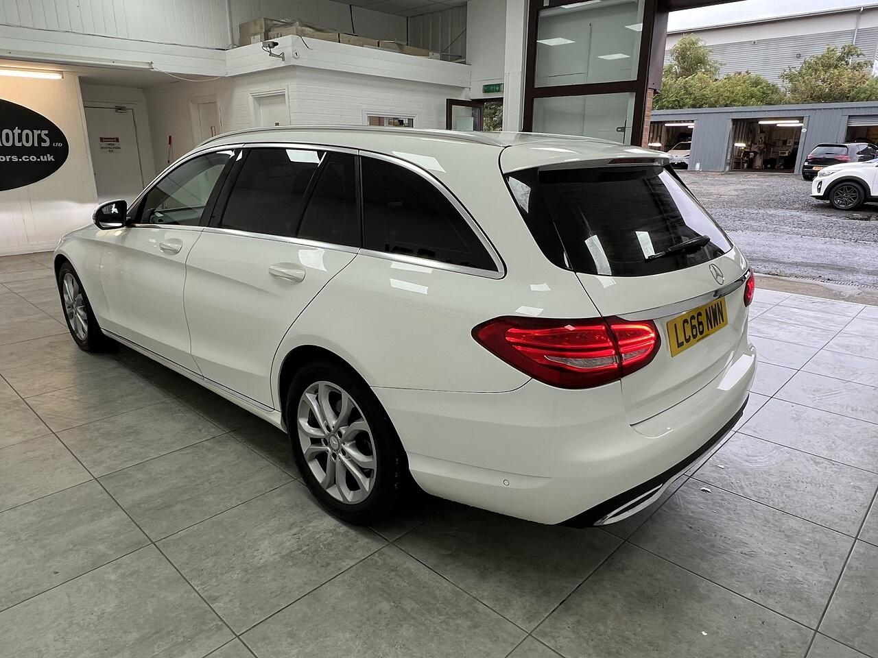 Mercedes-Benz C-Class view 5