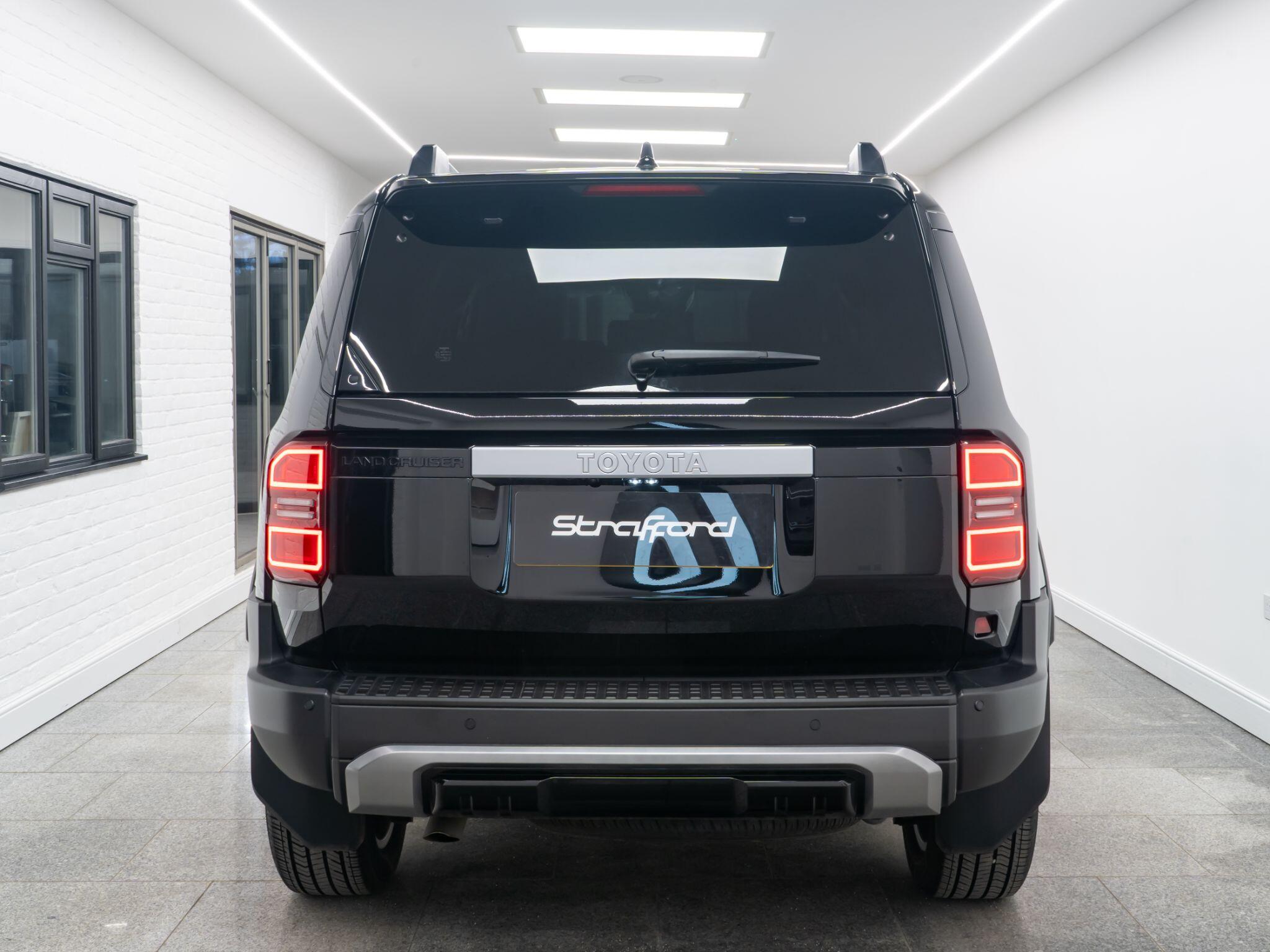 Toyota Land Cruiser view 15