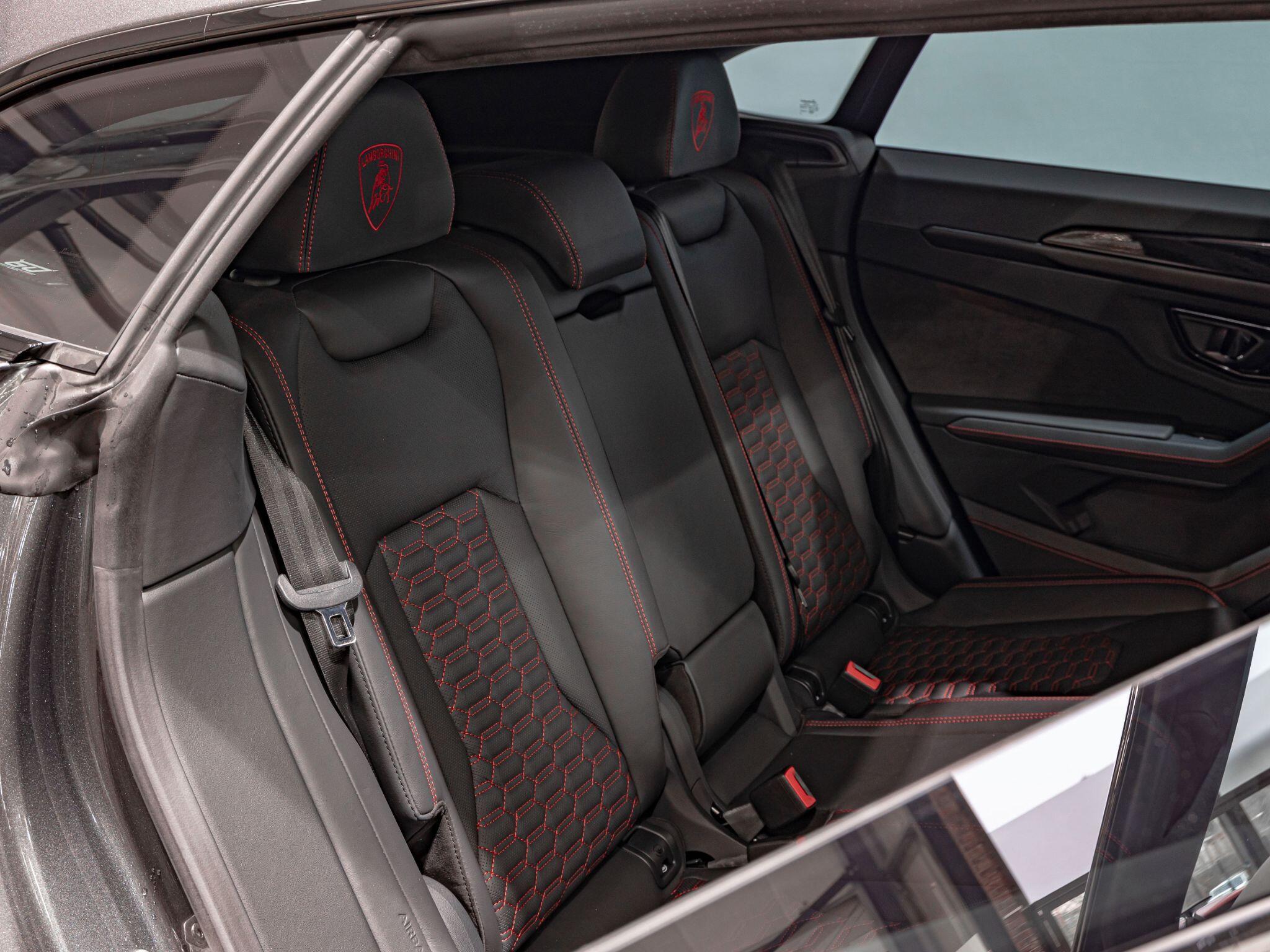 Lamborghini Urus view 25