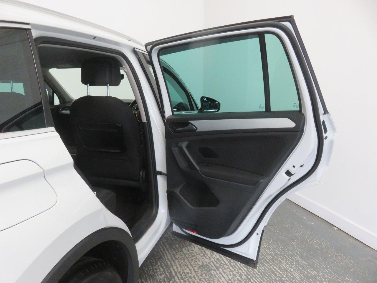Volkswagen Tiguan view 24